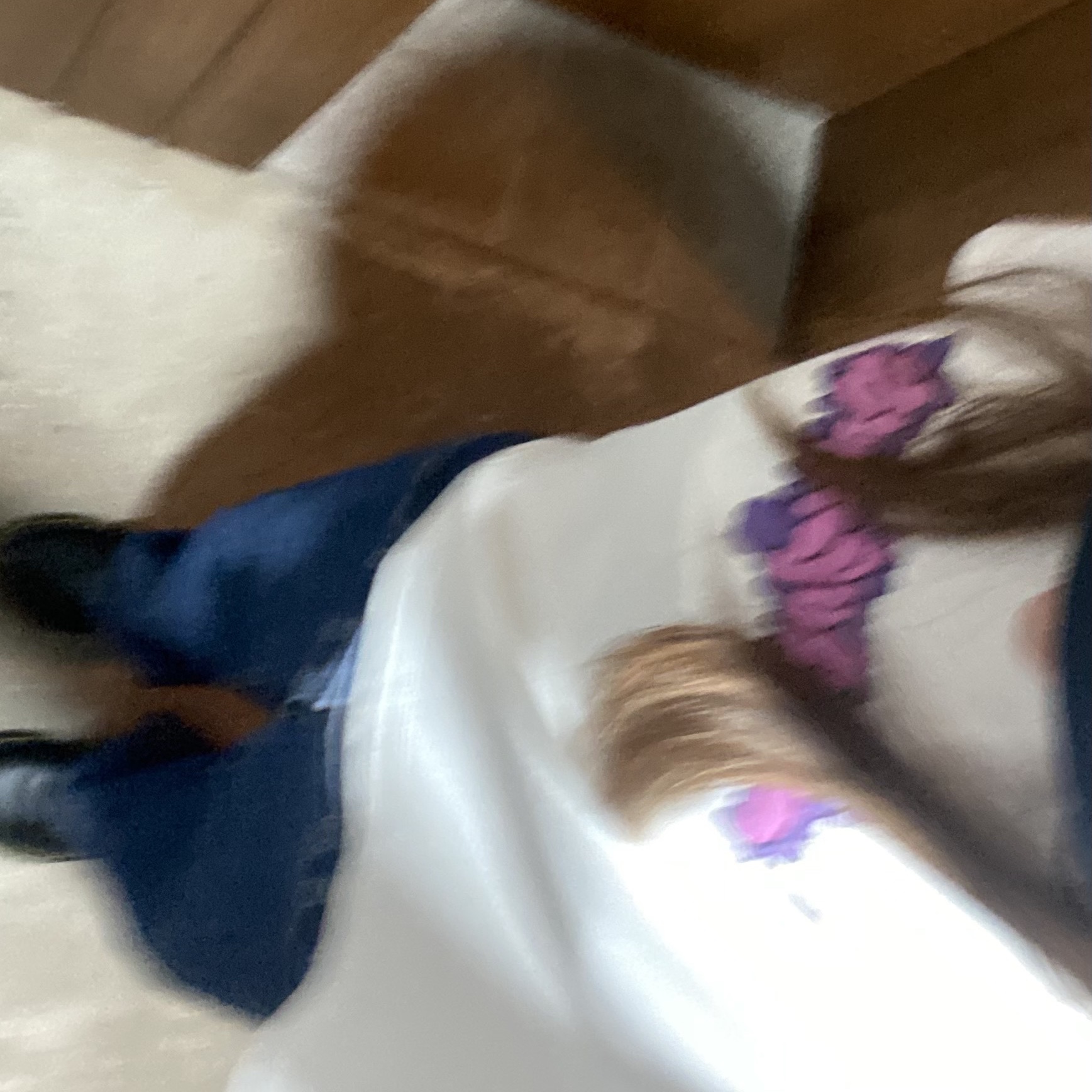 Jacquemus Le bonnet Ribbed Beanie Beige, (W) Jacquemus Le T-shirt Desenho Logo Print Marguerite White 착용 스타일 - 2