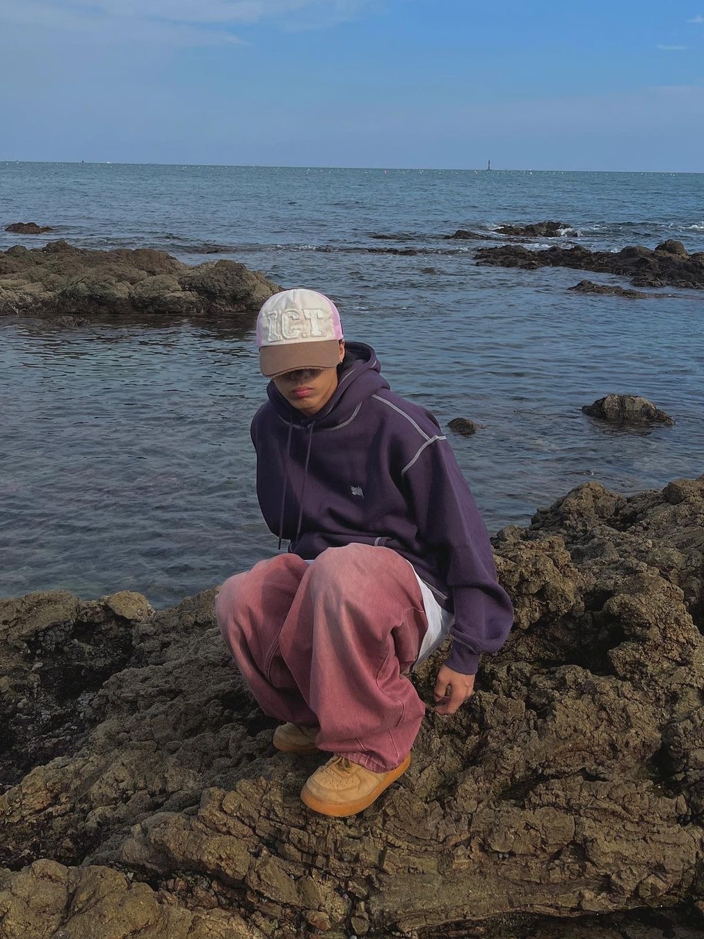 Icyto I.C.T Trucker Cap Ivory Brown, Icyto I.C.T. Trucker Cap Charcoal 착용 스타일 - 1