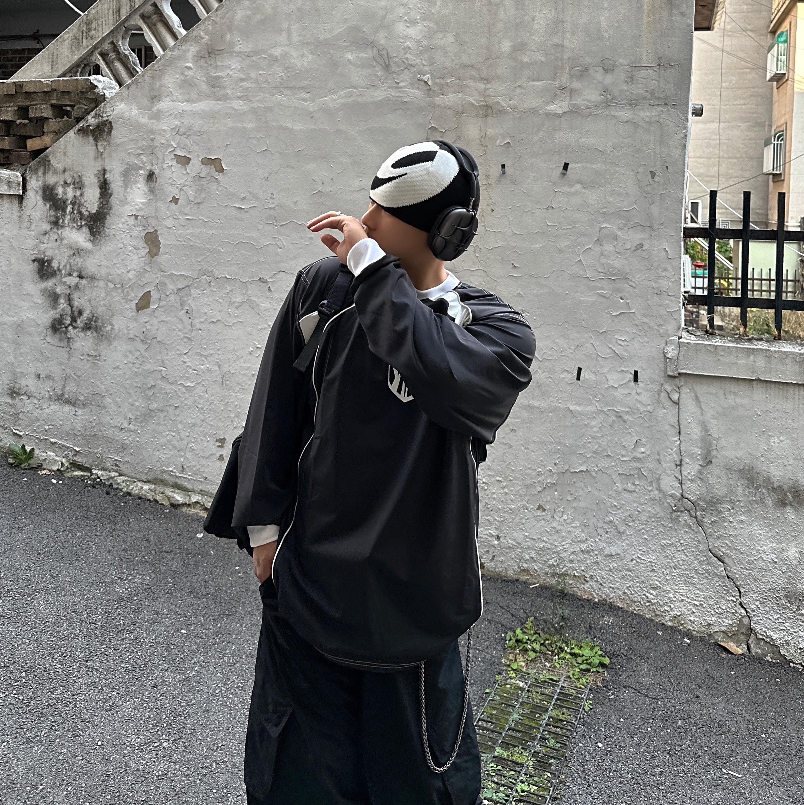 Reebok Club C 85 Vintage Chalk Green, Apple AirPods Max Lightning Space Gray (Korean Ver.) 착용 스타일 - 2