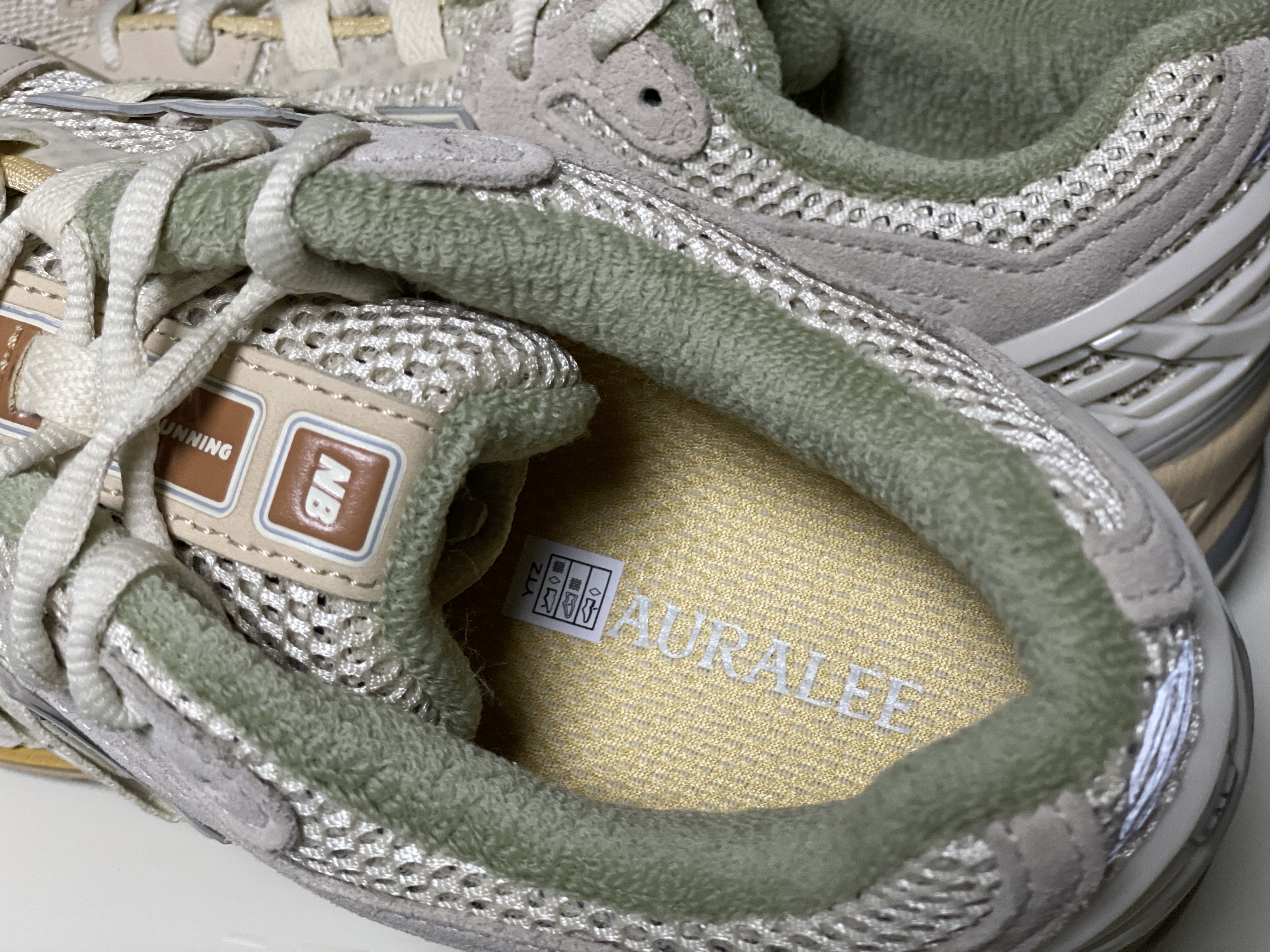 New Balance x Auralee 1906R Bone White 착용 스타일 - 4