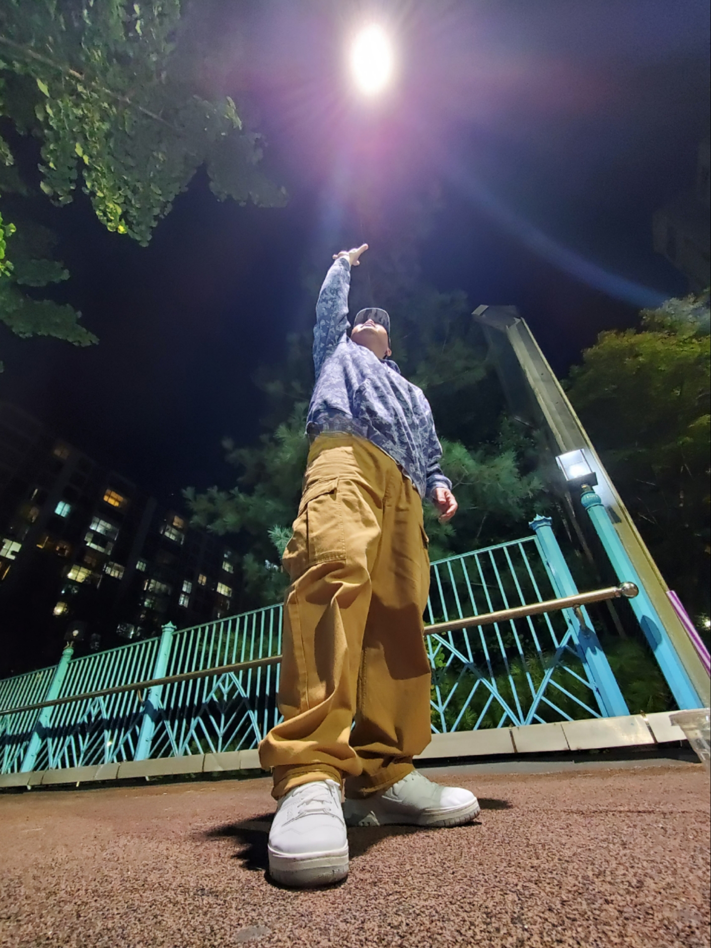 Supreme Flames Jacquard Denim Camp Cap Washed Indigo - 23SS, New Balance 550 White - D Standard 착용 스타일 - 2