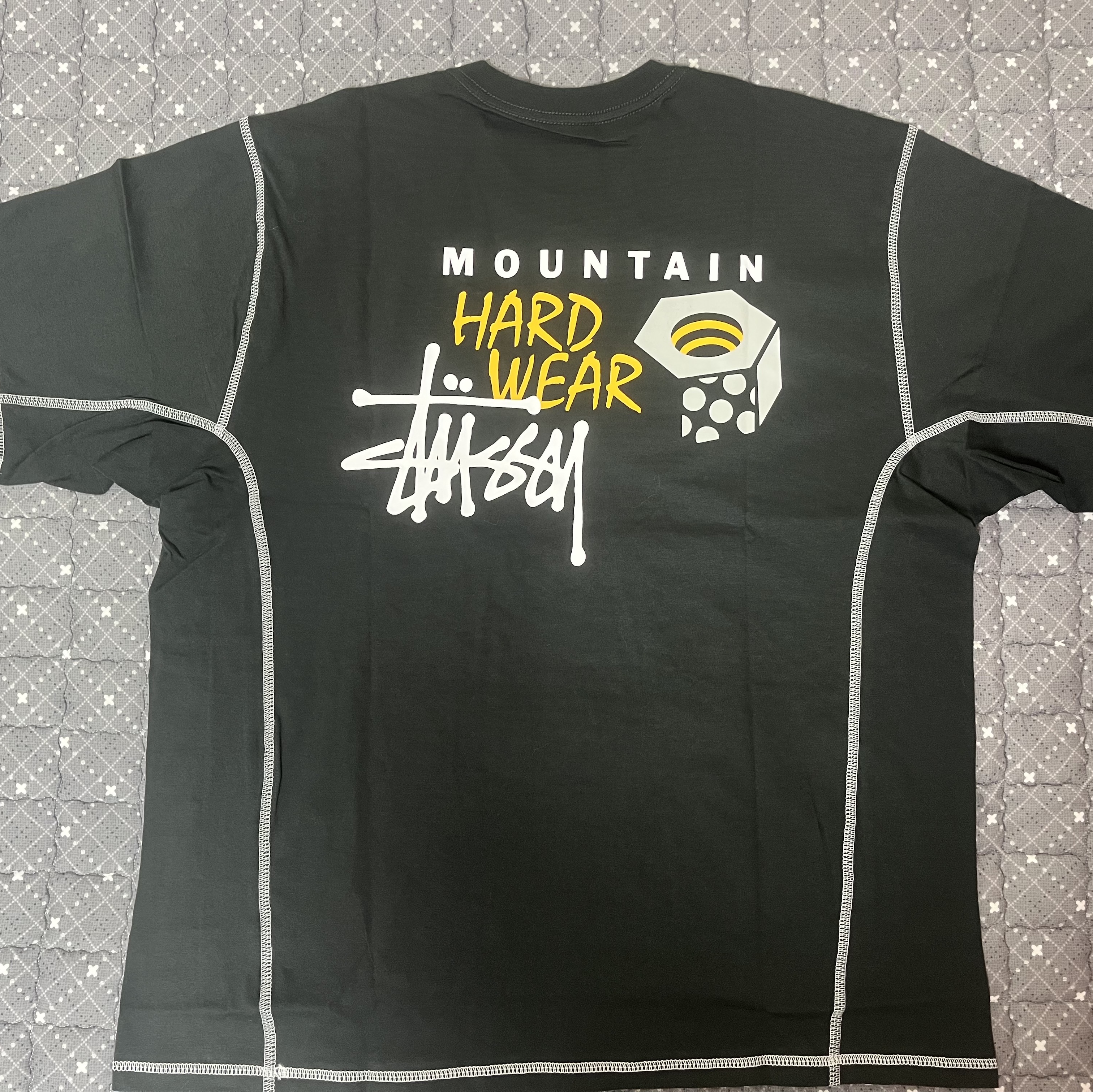 Stussy x Mountain Hardwear T-Shirt Stealth Grey 착용 스타일 - 2