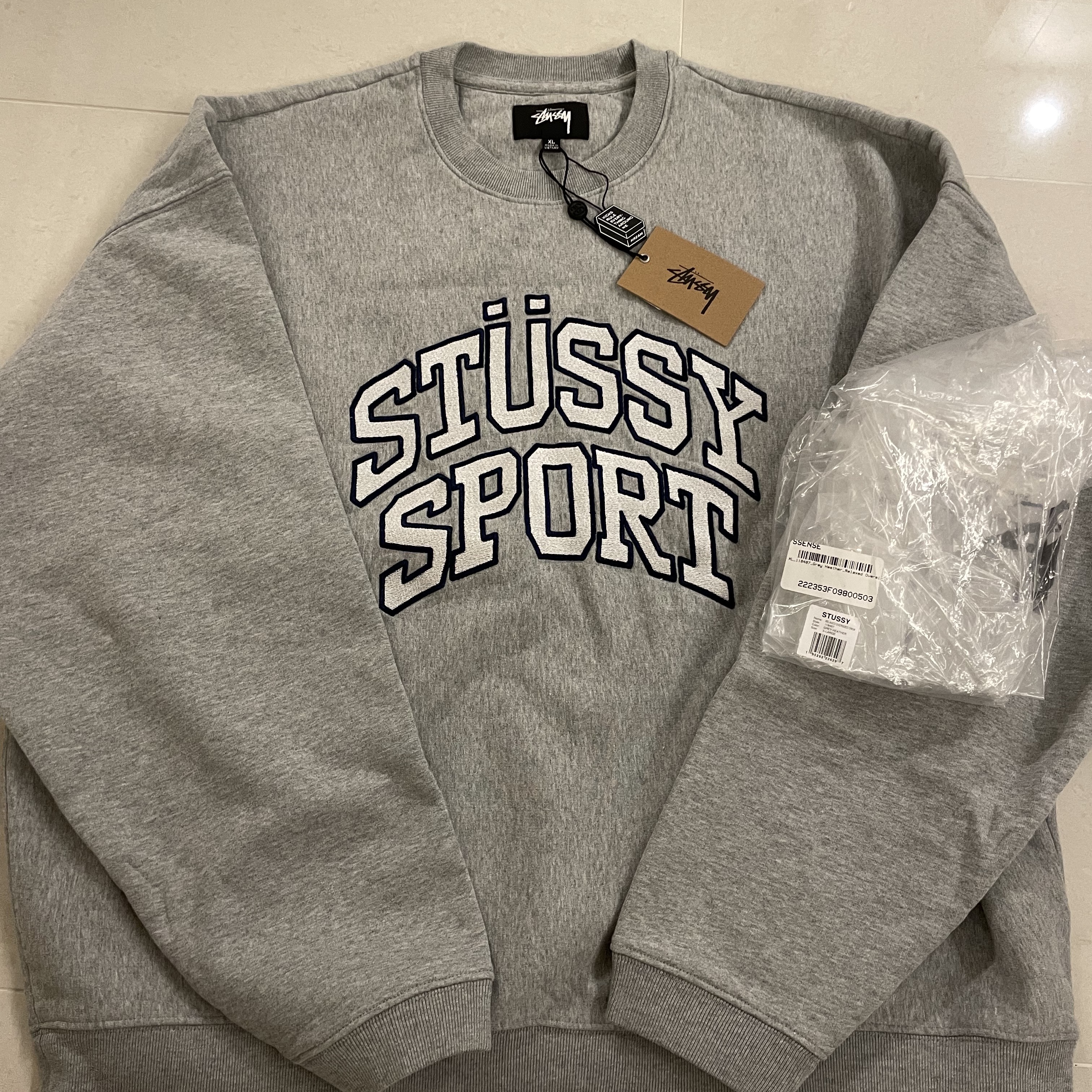 Stussy Relaxed Oversized Crew Grey Heather 착용 스타일