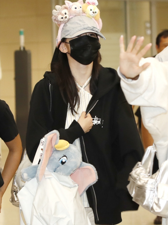 Stussy World Tour Zip Hoodie Black 2023 착용 스타일