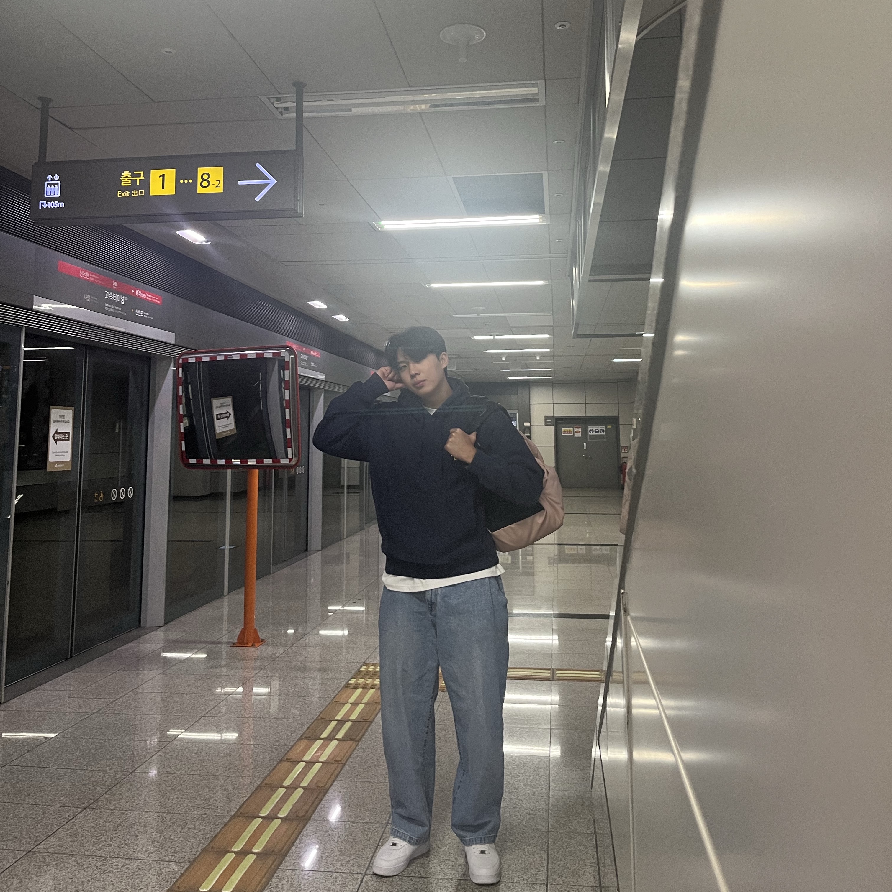 Stussy Dance Energy Hoodie Navy, Nike x Drake Nocta Air Force 1 Low SP Certified Lover Boy White 착용 스타일 - 1