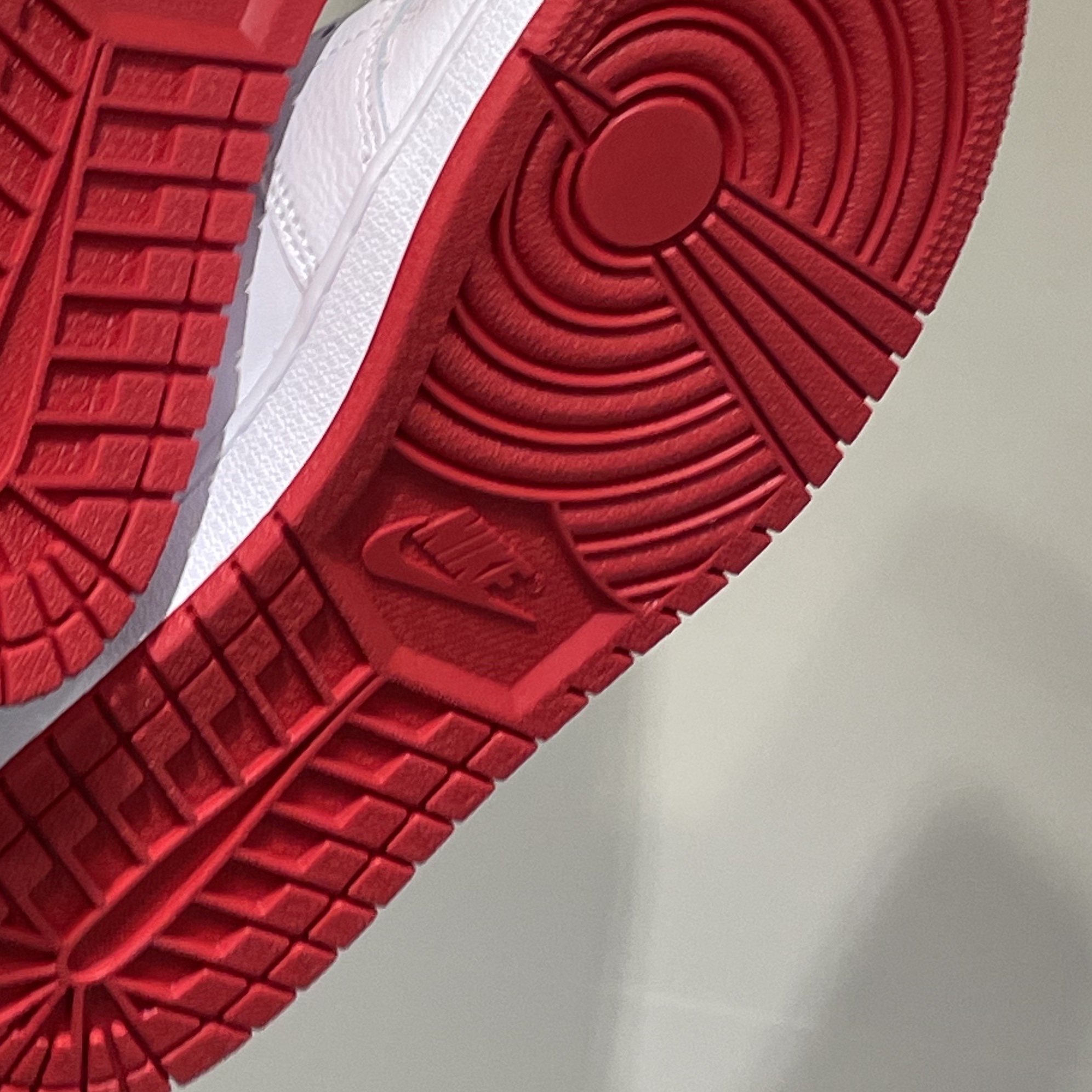 Jordan 1 Retro Low OG University Red 착용 스타일 - 4