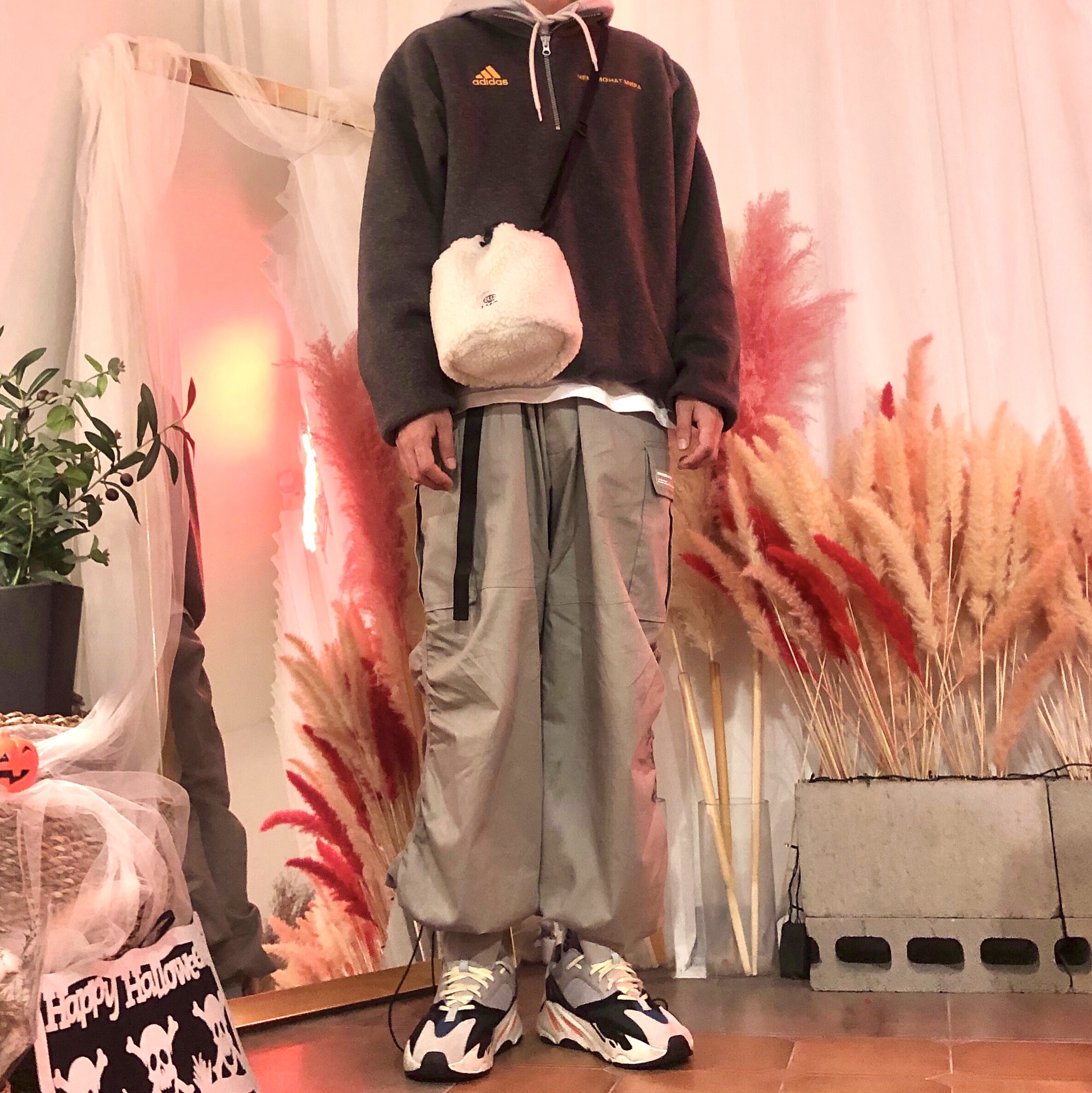 Adidas Yeezy Boost 700 Wave Runner Solid Grey 2017/2019 착용 스타일