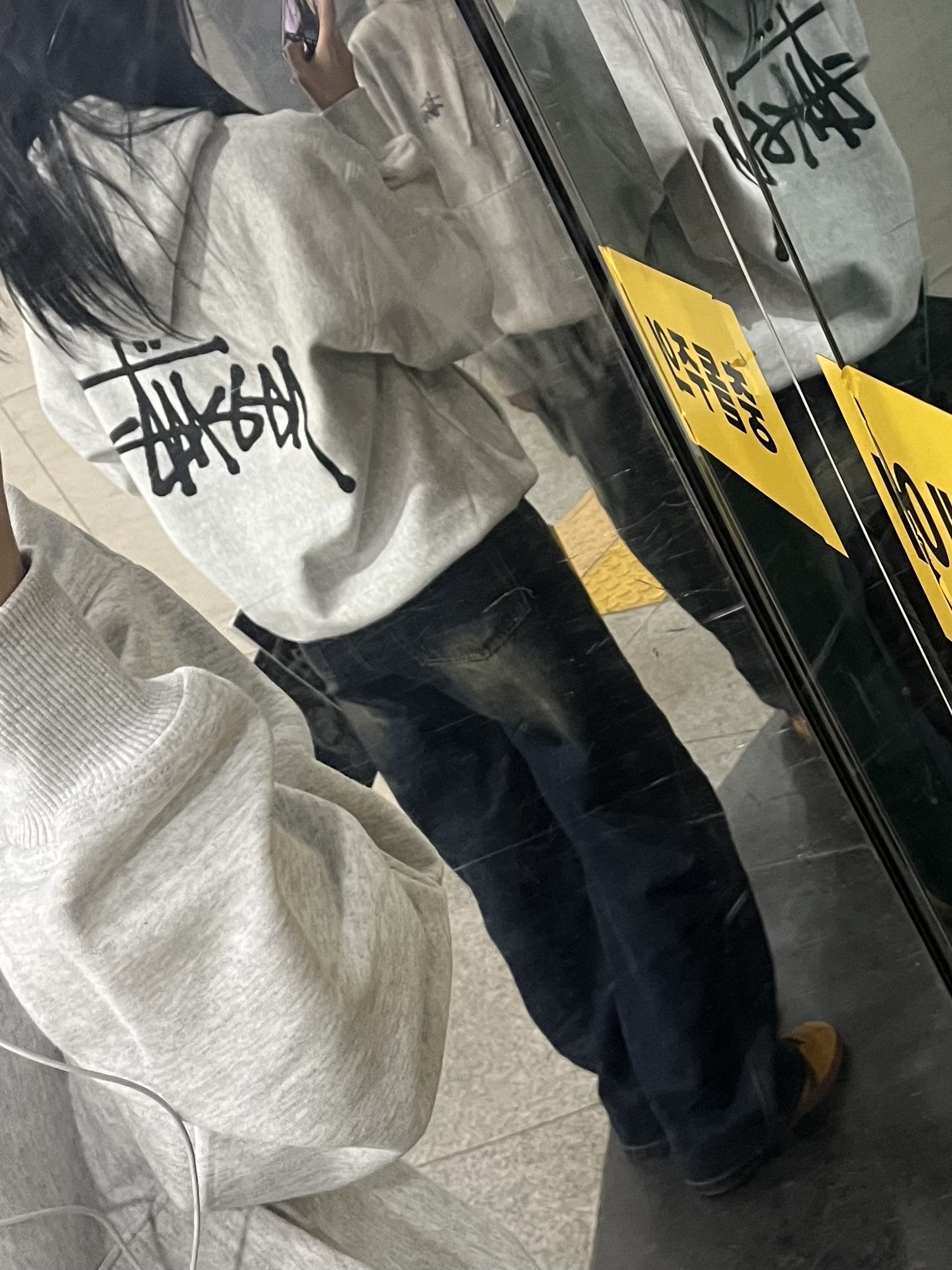 Stussy Basic Stussy Hoodie Ash Heather 2023, Adidas Tobacco Gruen Mesa Brown Desert 착용 스타일 - 2