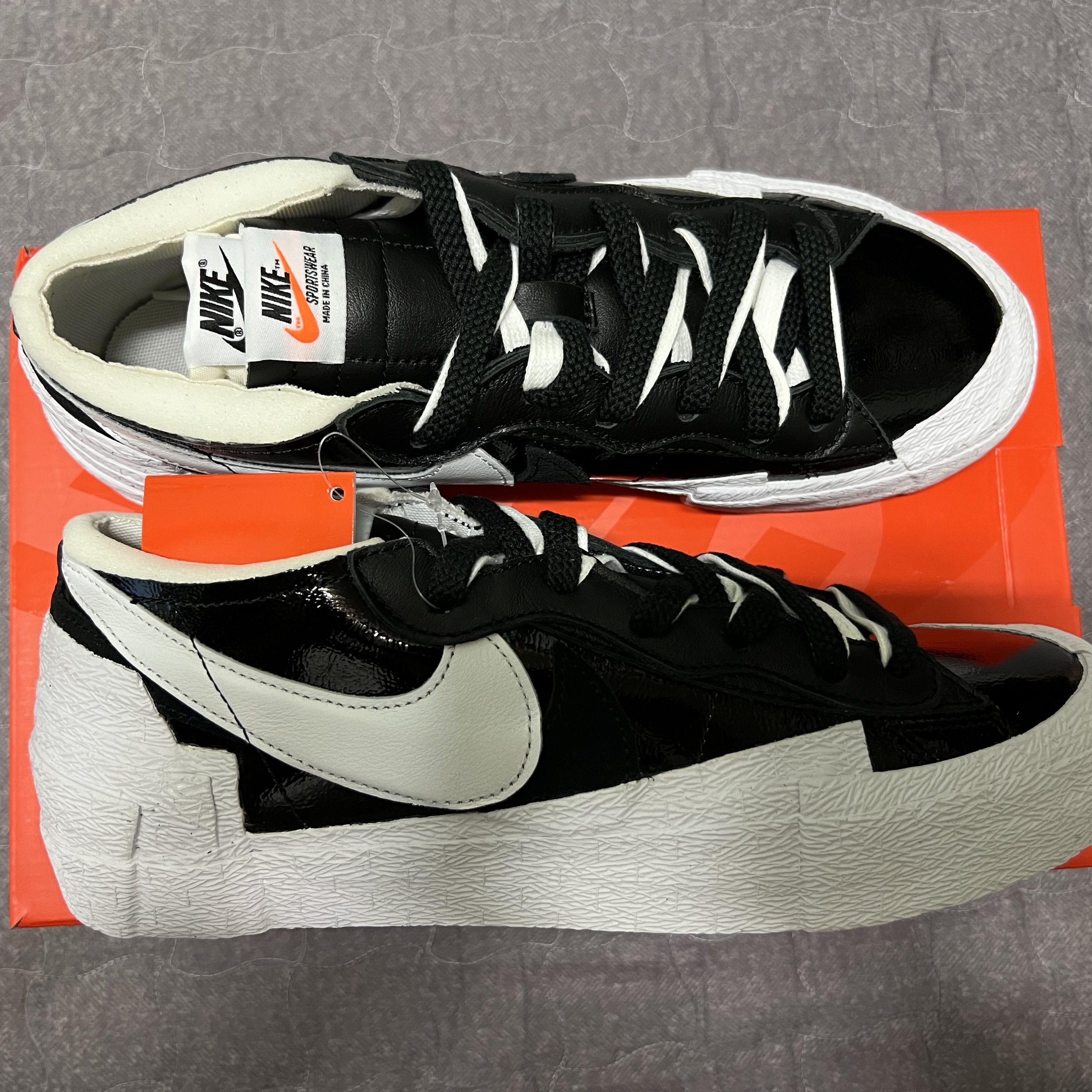 Nike x Sacai Blazer Low Black Patent Leather 착용 스타일 - 2