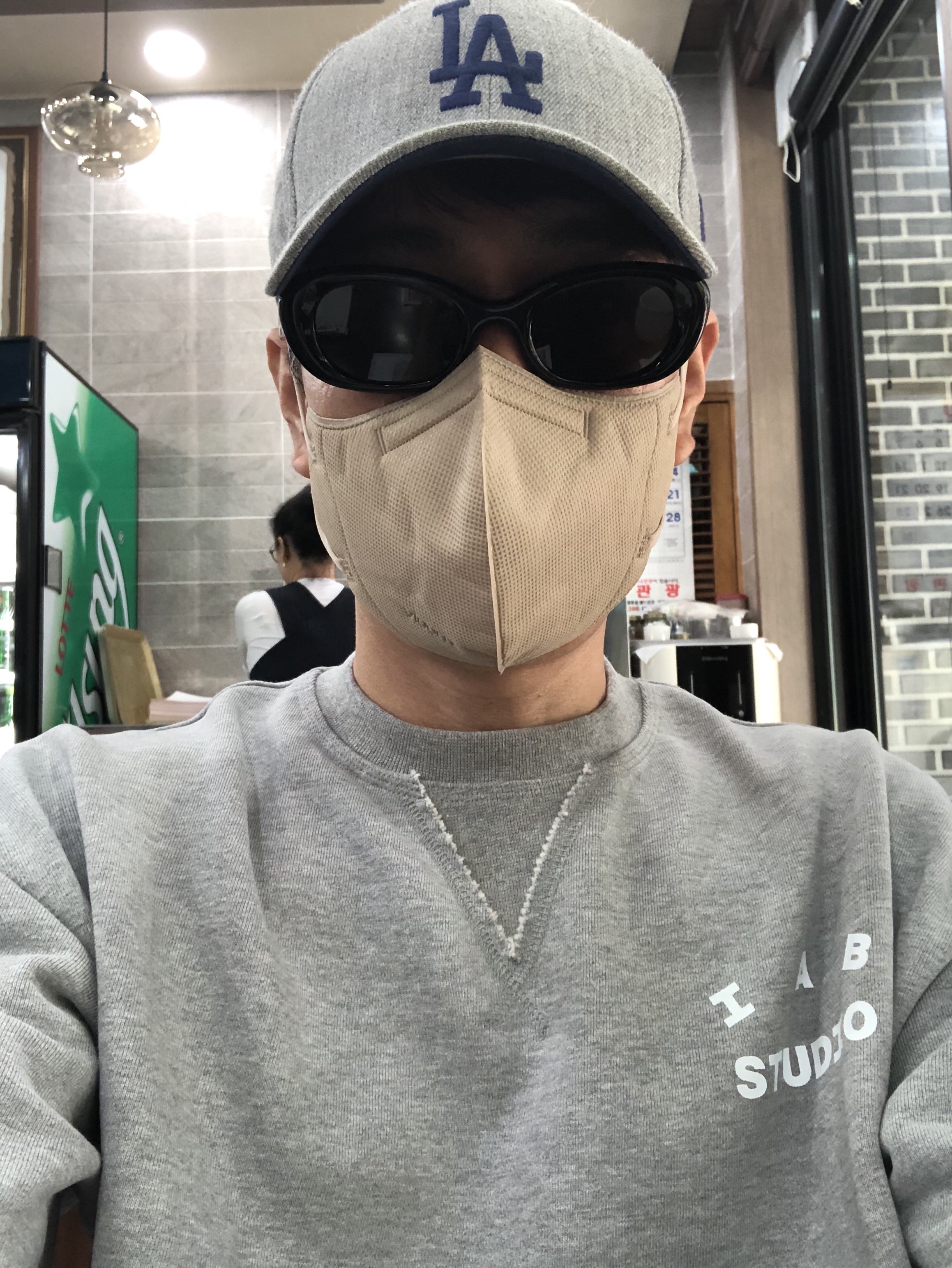 IAB Studio Heavy Short Sleeve Sweatshirt Gray - 23FW, Gentle Monster x Maison Margiela MM004 Black Black 착용 스타일 - 2