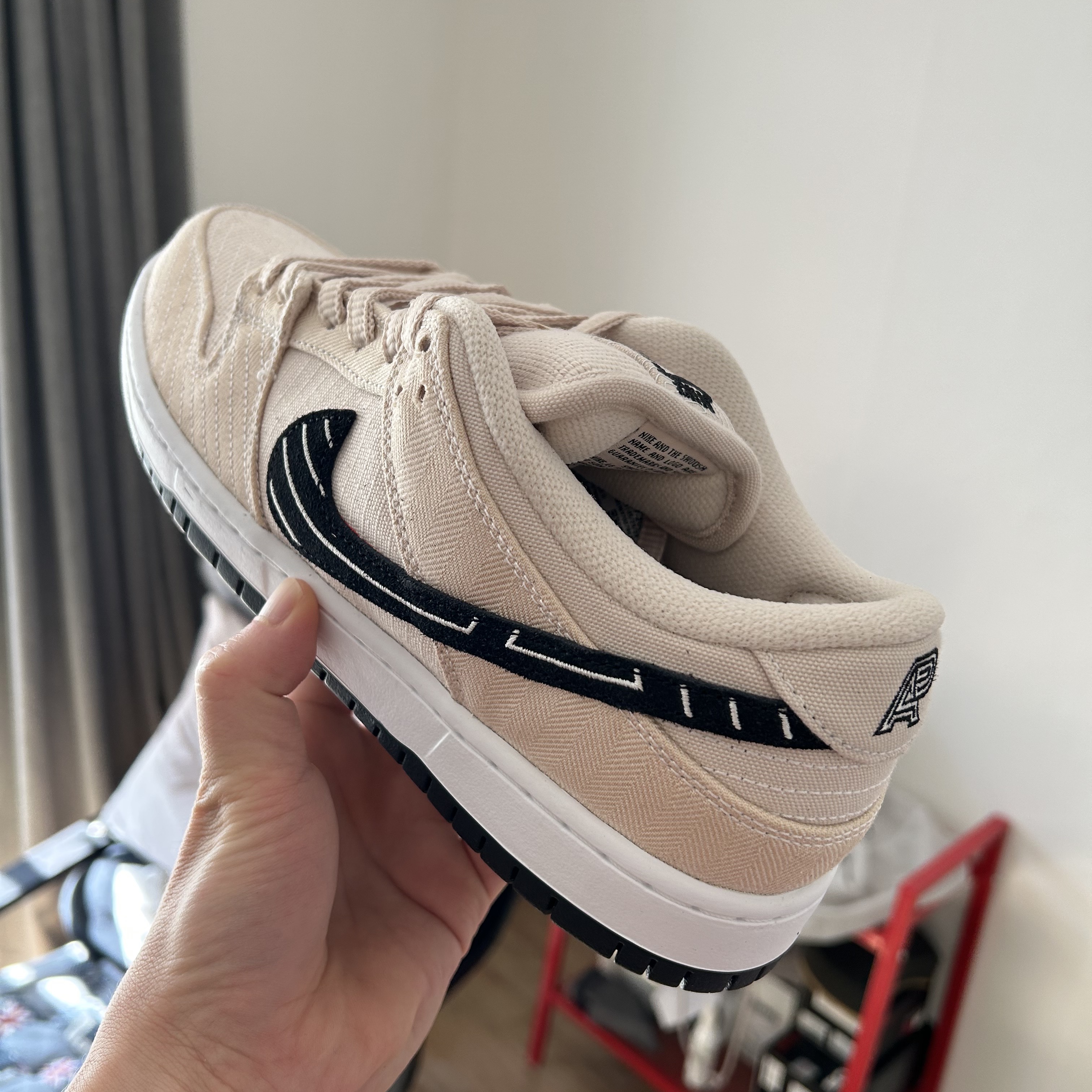Nike x Albino & Preto SB Dunk Low Fossil Black 착용 스타일 - 2