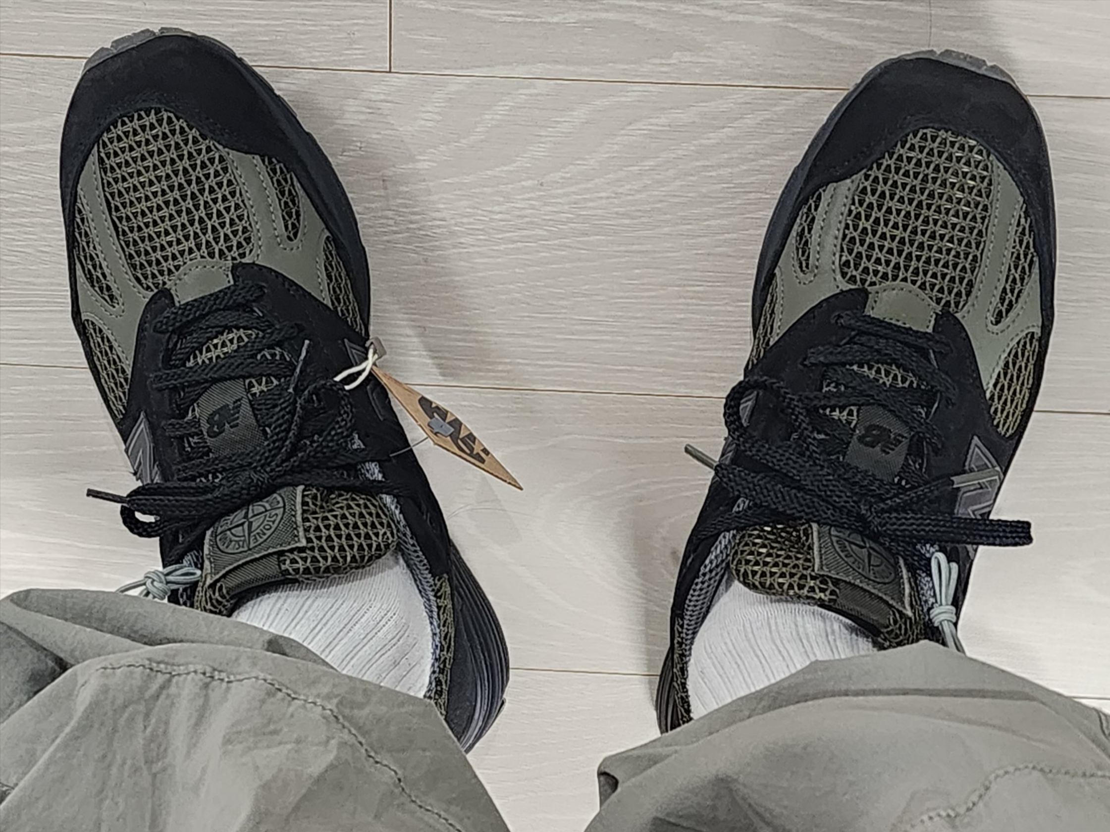 New Balance x Stone Island 991v2 Made in UK Black Olive Night 착용 스타일