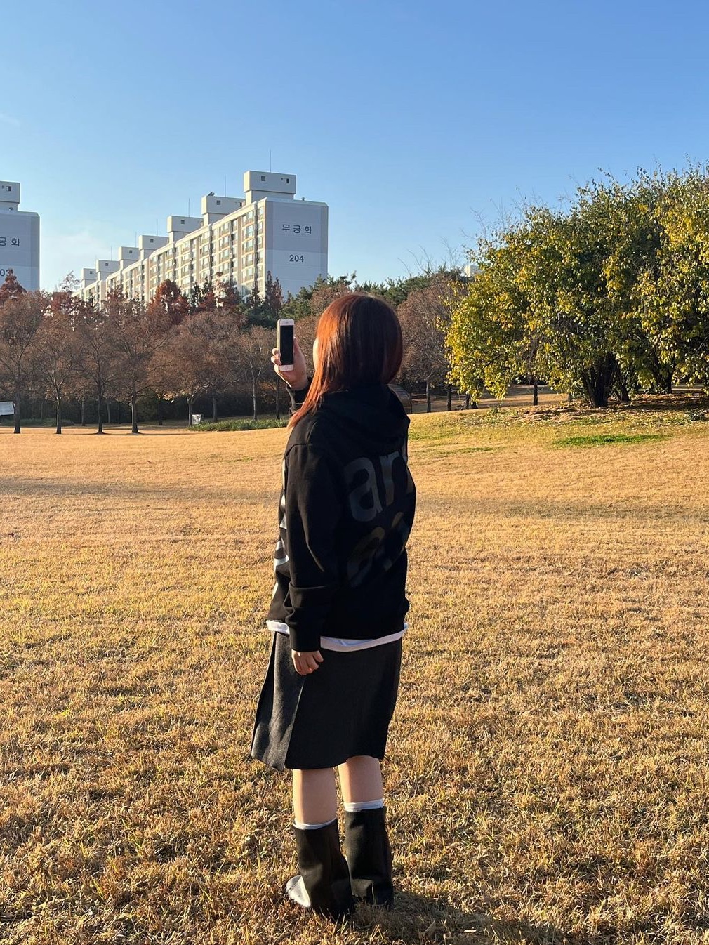[KREAM 단독] Safarispot Basic Safari Hoodie Black, [KREAM 단독] Safarispot Women 1/2 Basic Safari Hoodie Black 착용 스타일