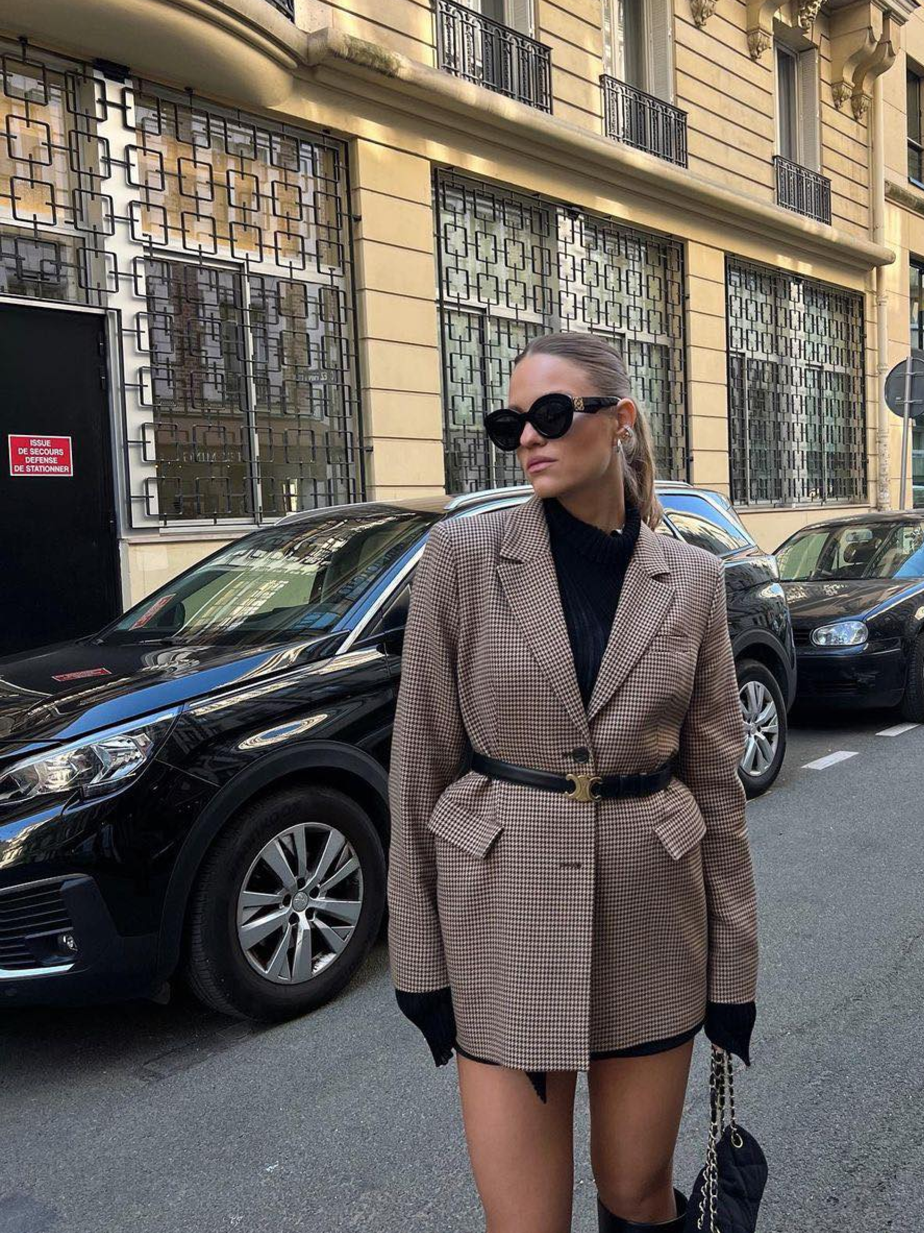 (W) Saint Laurent Cassandre Thin Belt with Square Buckle in Lacquered Leather Black, (W) Celine Medium Triomphe Belt in Triomphe Canvas Tan 착용 스타일 - 3