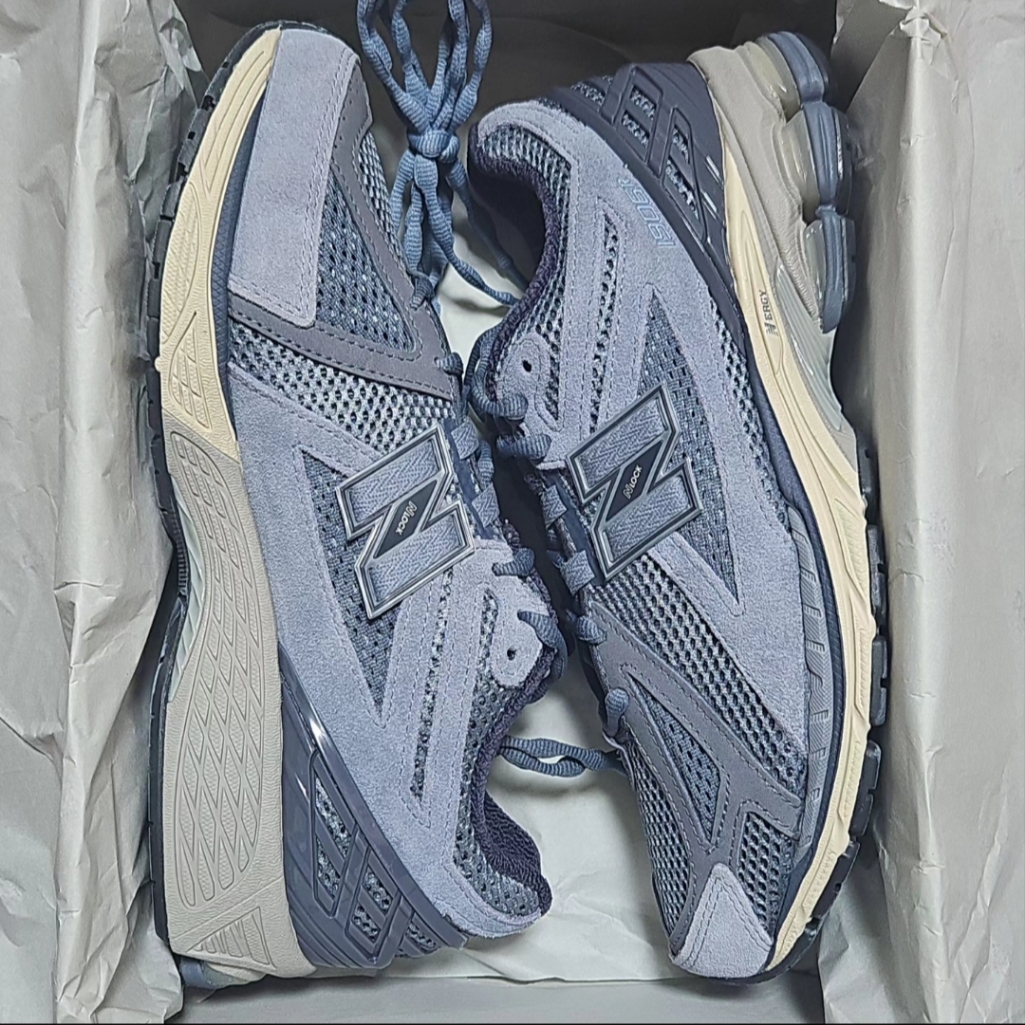 New Balance x Auralee 1906R Flint Stone 착용 스타일