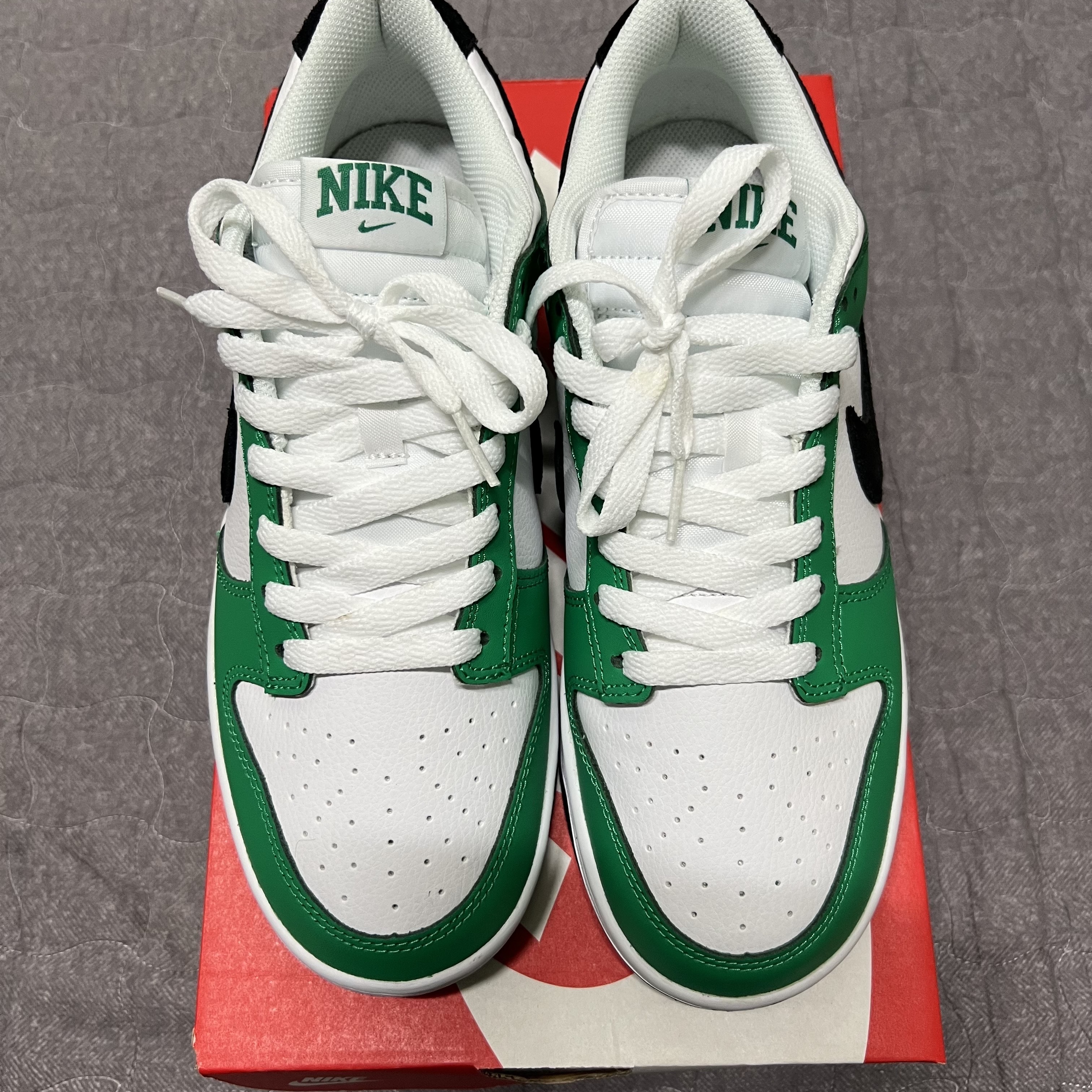 Nike Dunk Low White Green, Nike Dunk Low Retro SE Jackpot Malachite 착용 스타일 - 1