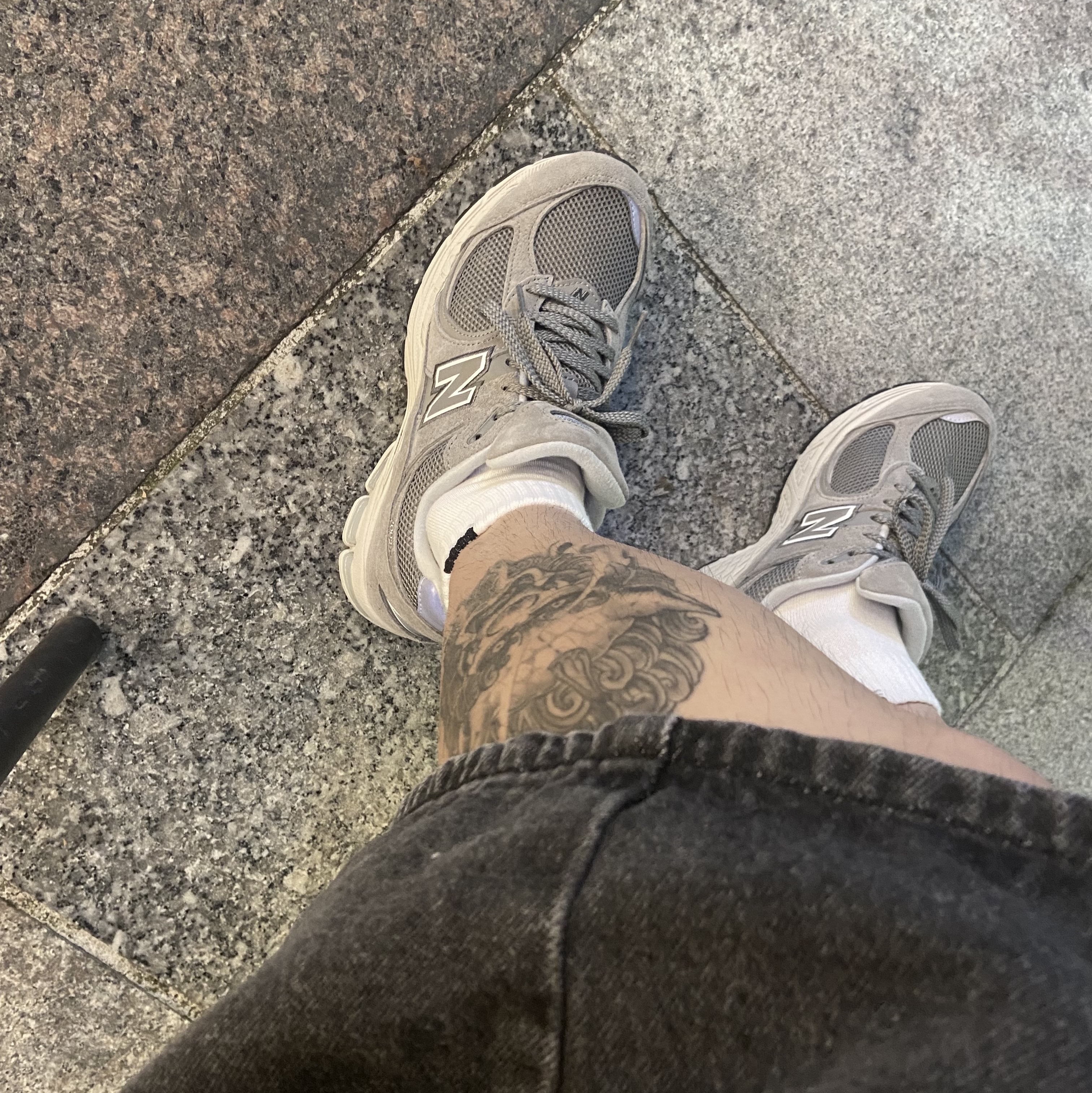 New Balance 2002R Grey 착용 스타일 - 2