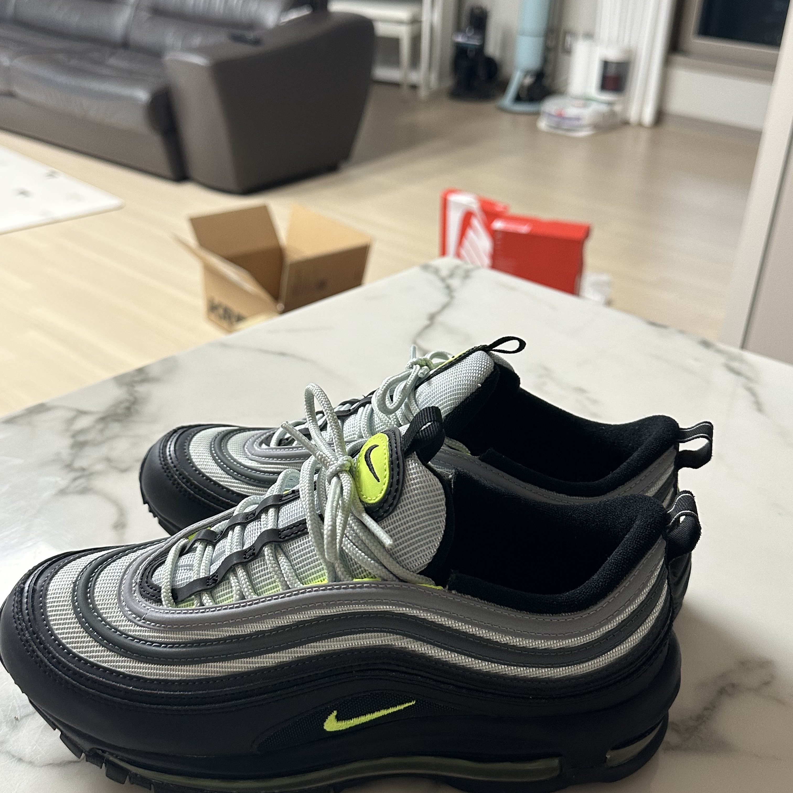 Nike Air Max 97 Pure Platinum Volt 착용 스타일 - 1