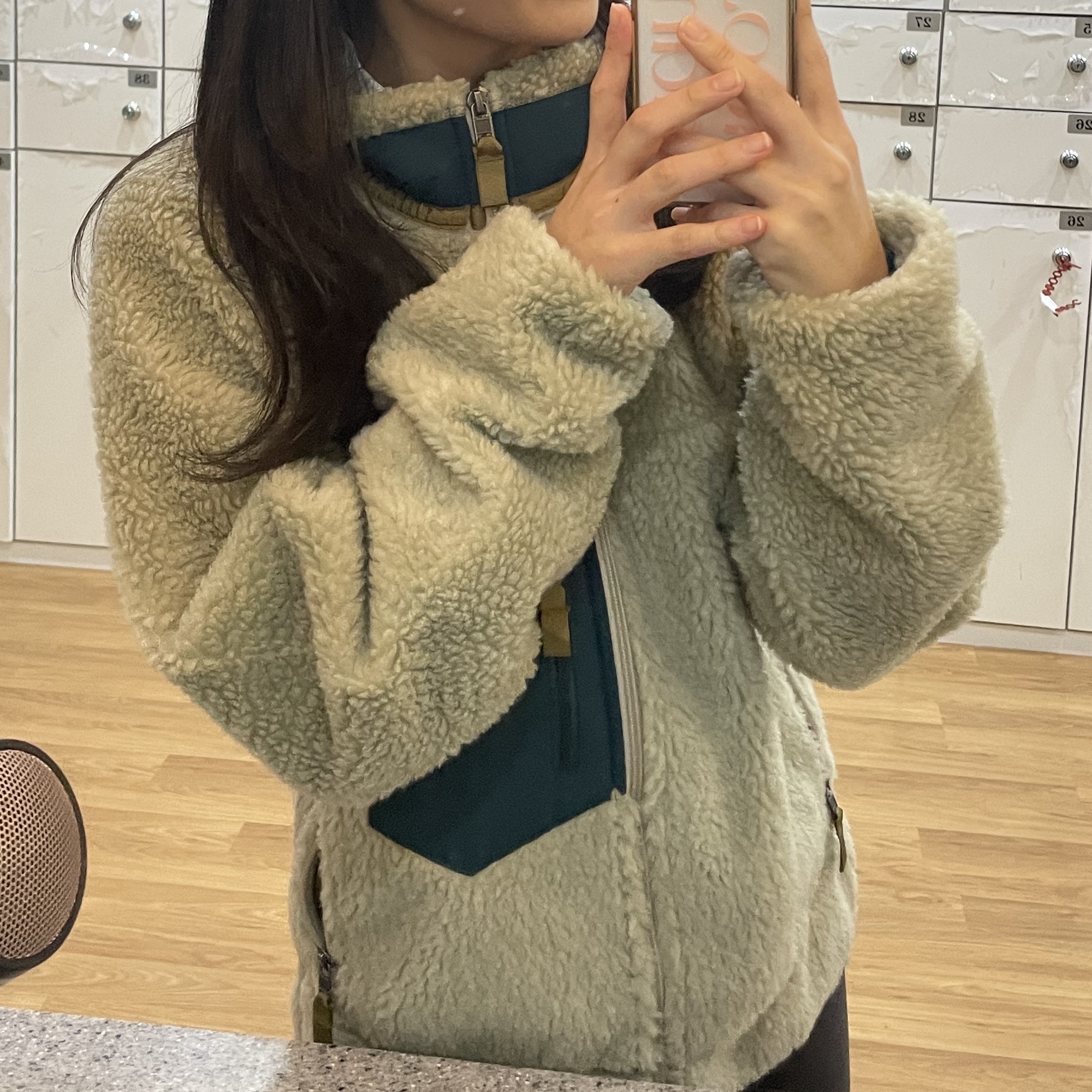 Patagonia Classic Retro-X Jacket Pelican Dark Borealis Green 착용 스타일 - 4