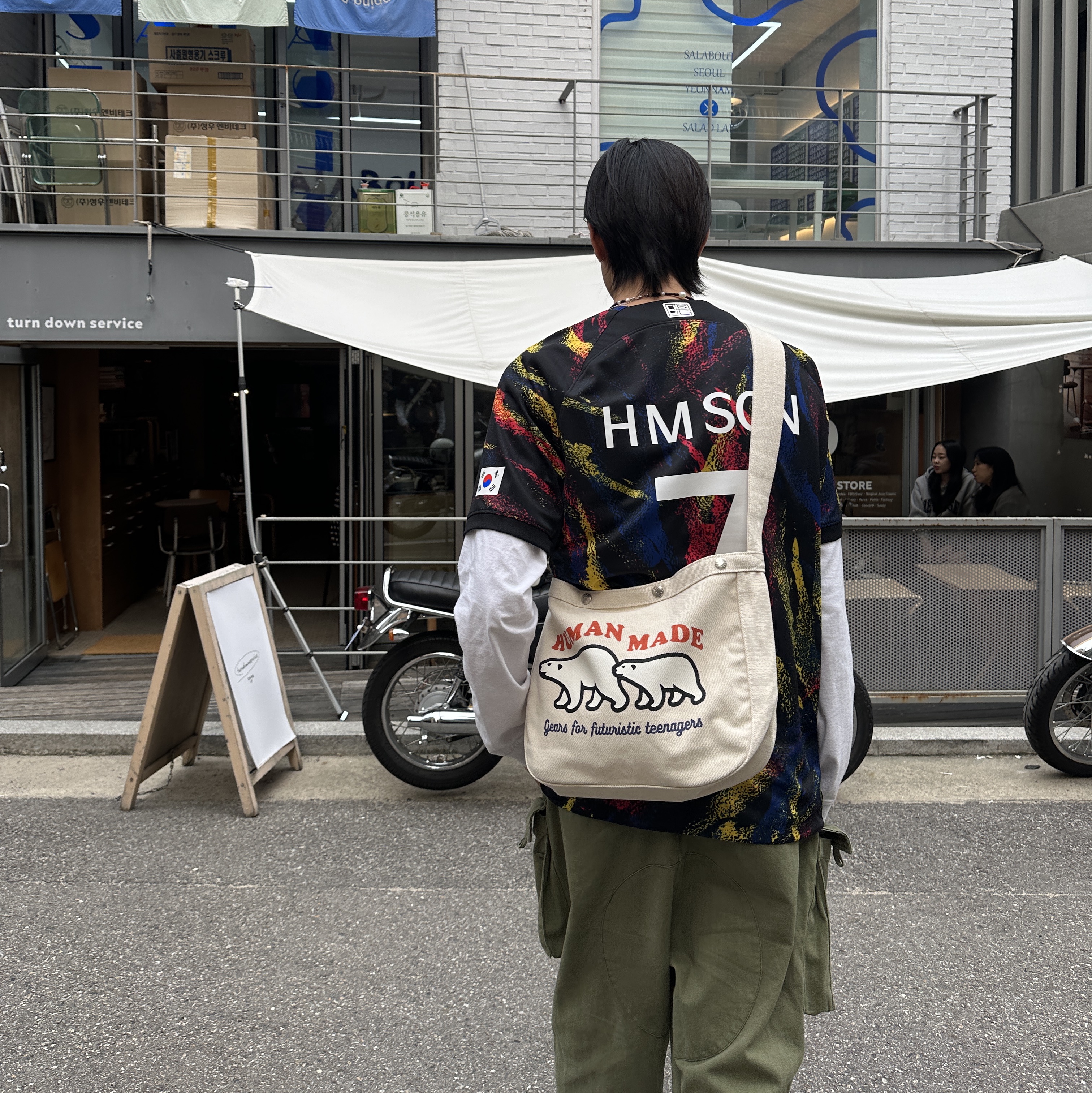 Human Made Paperboy Bag White 착용 스타일 - 1