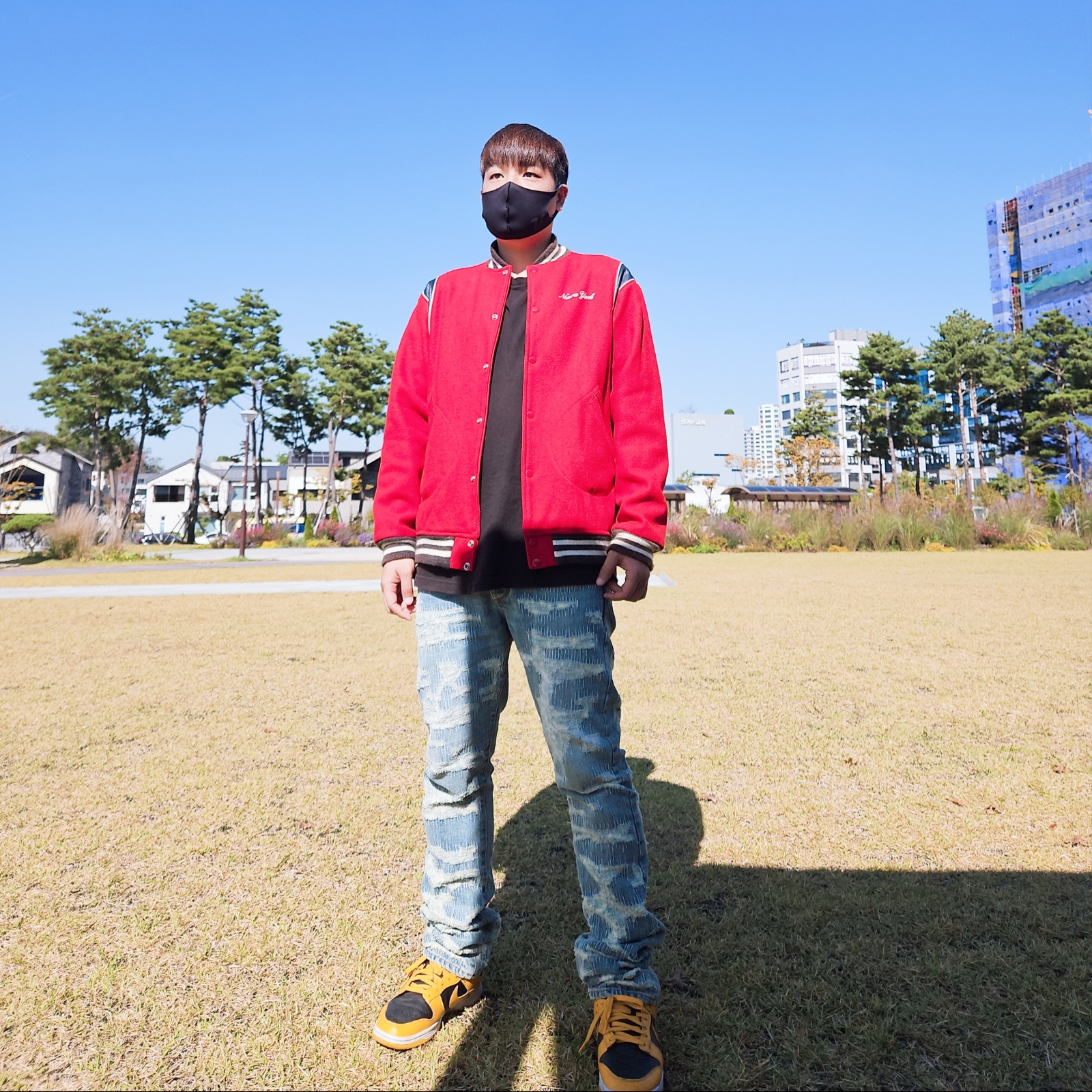 Undermycar x Konic Section Vol.2 Hard Destroyed Washed Jeans - 23SS, Nike Dunk Low Retro Championship Goldenrod 착용 스타일 - 1