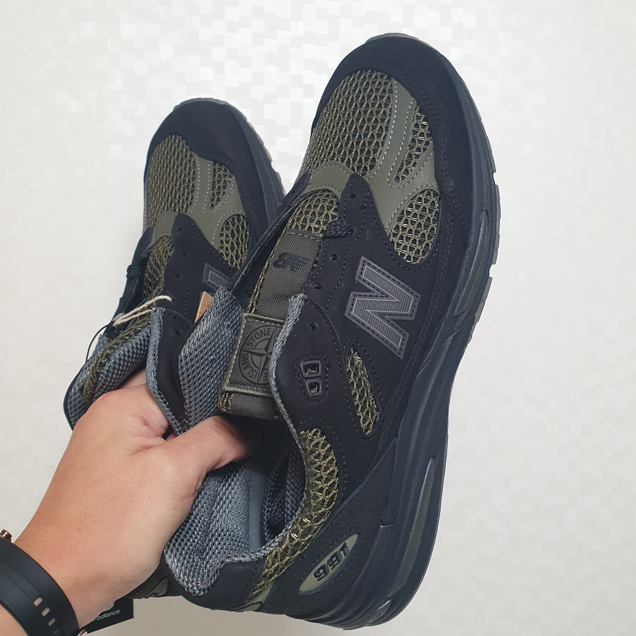 New Balance x Stone Island 991v2 Made in UK Black Olive Night 착용 스타일 - 1
