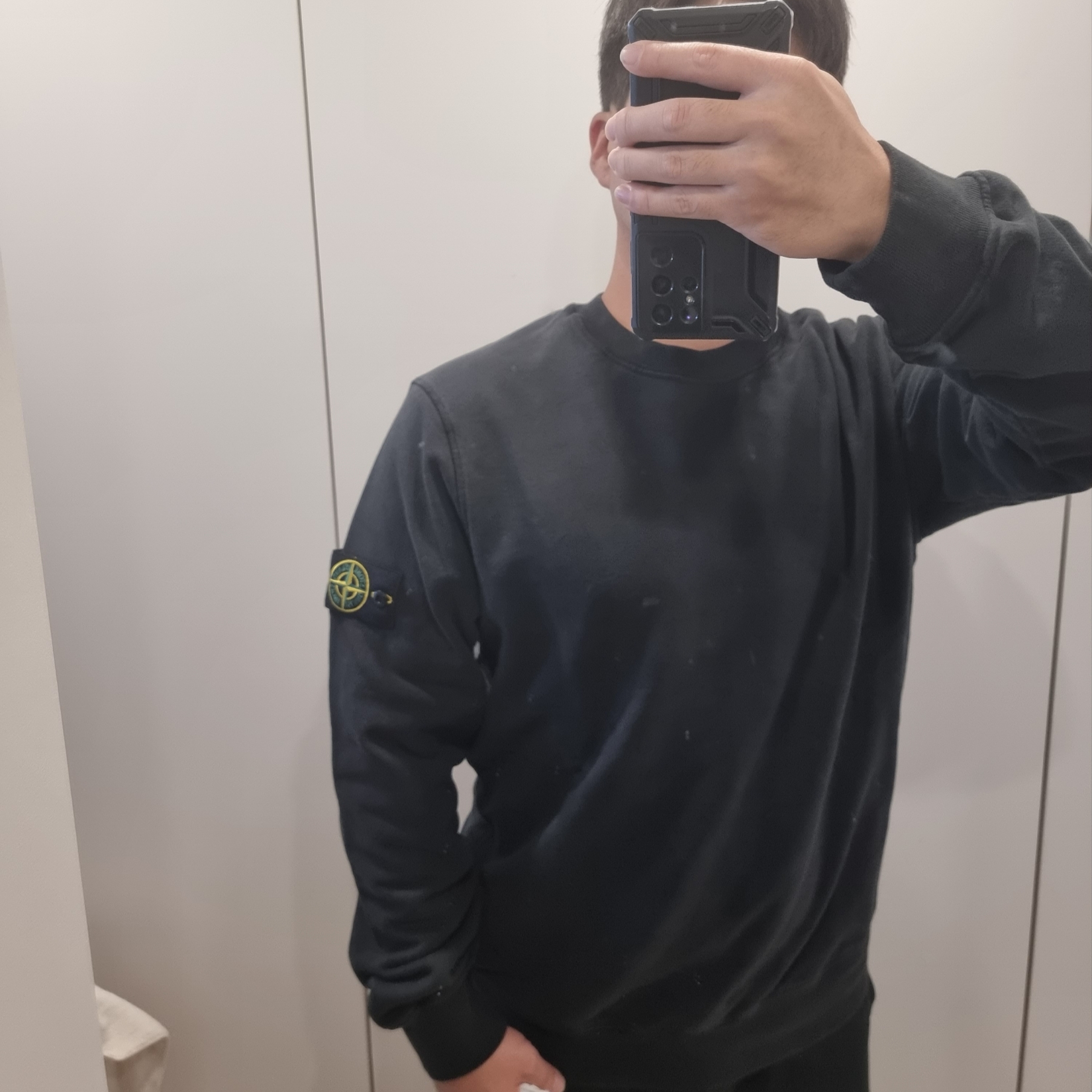 Stone Island 63020 Crewneck Sweatshirt Black - 22FW 착용 스타일 - 2