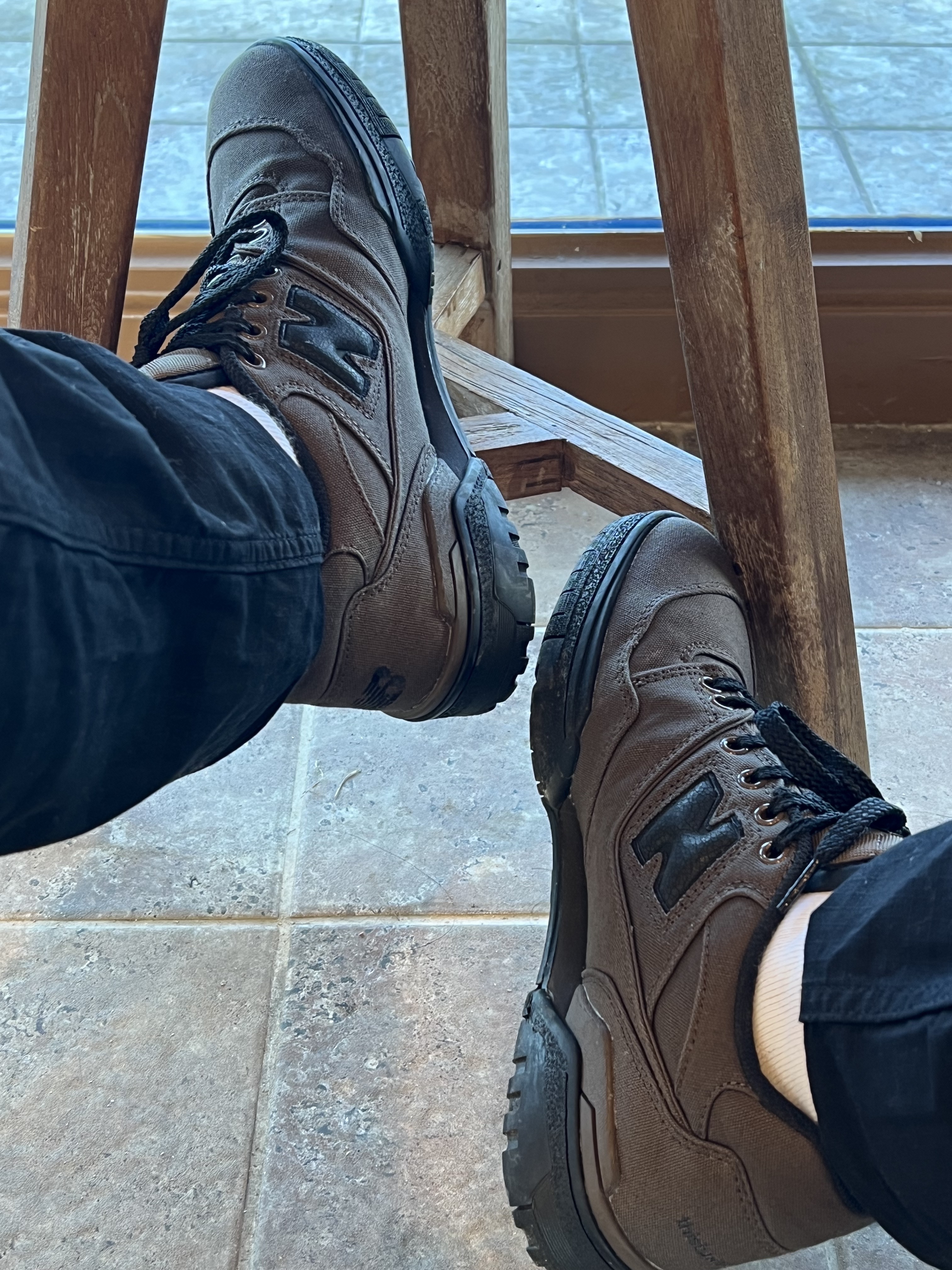 New Balance x Thisisneverthat 550 Brown Black 착용 스타일 - 1