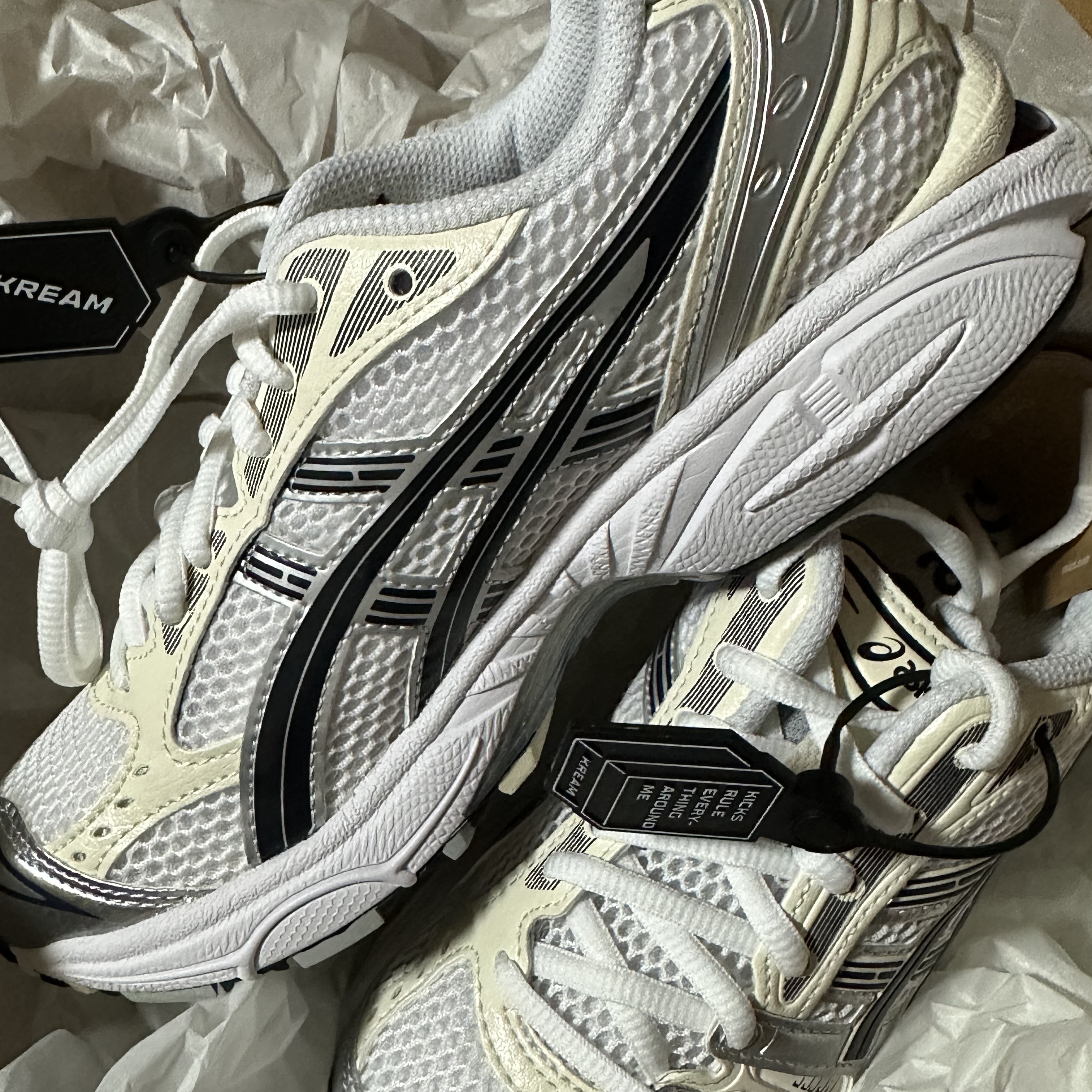(W) Asics Gel-Kayano 14 White Midnight 착용 스타일