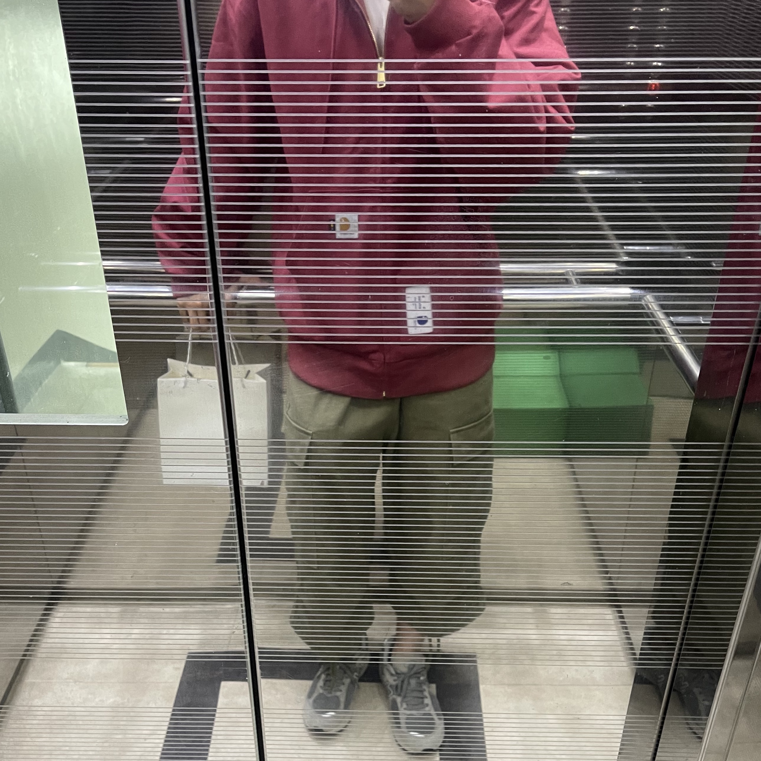 Carhartt WIP x IAB Studio OG Active Jacket Earth Red, New Balance 2002R Grey 착용 스타일 - 2