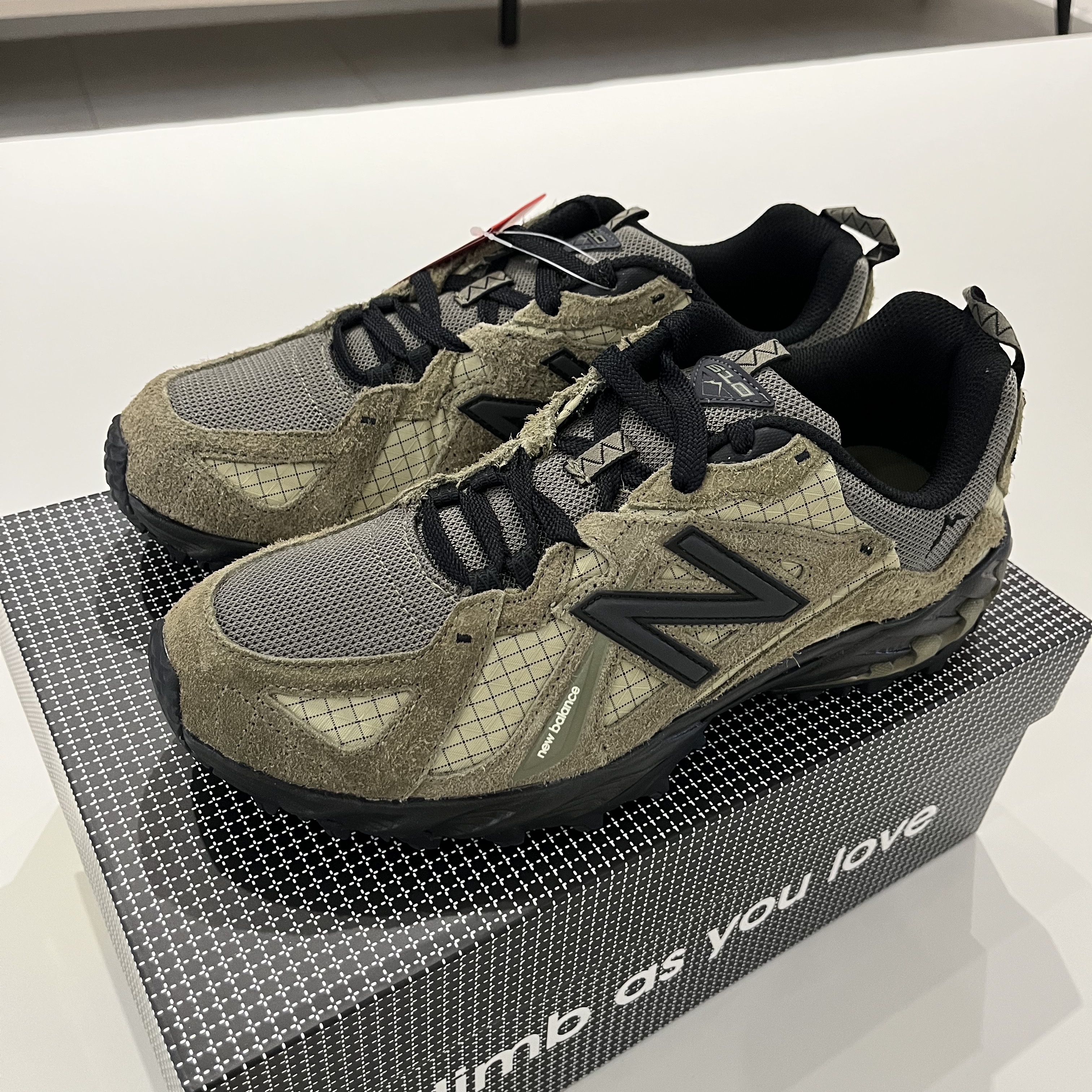 New Balance x Cayl ML610TCL Covert Green 착용 스타일