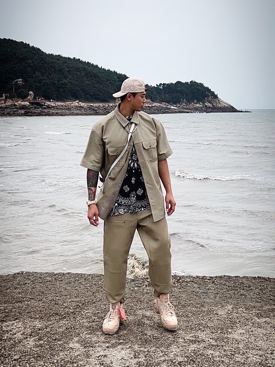 Supreme Leather S/S Work Shirt Tan - 23FW, Supreme Leather Double Knee Painter Pant Tan - 23FW 착용 스타일 - 1