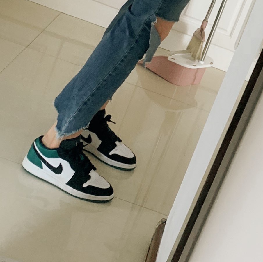 (GS) Jordan 1 Low Black Mystic Green 착용 스타일 - 2