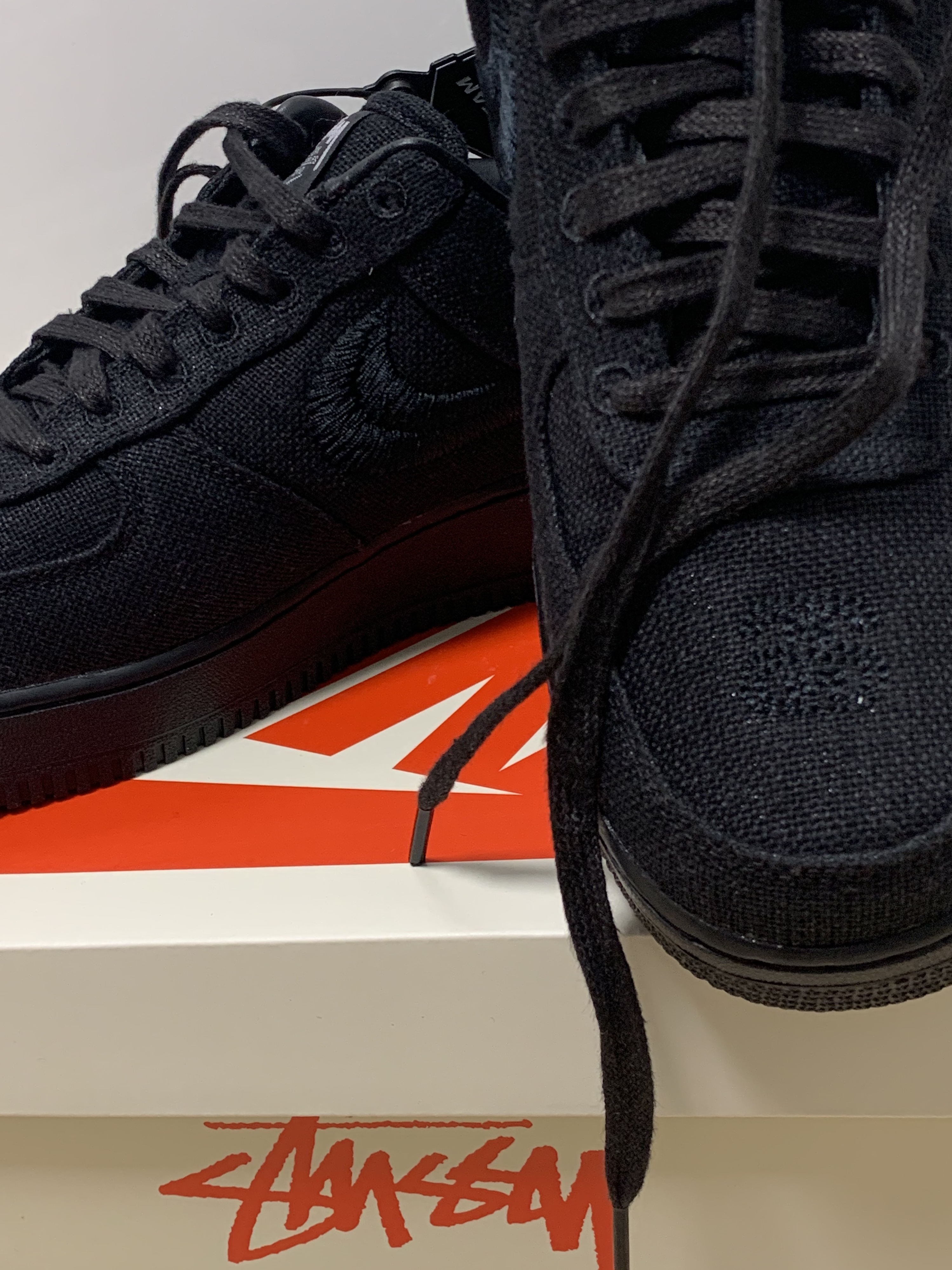 Nike x Stussy Air Force 1 Low Triple Black 착용 스타일
