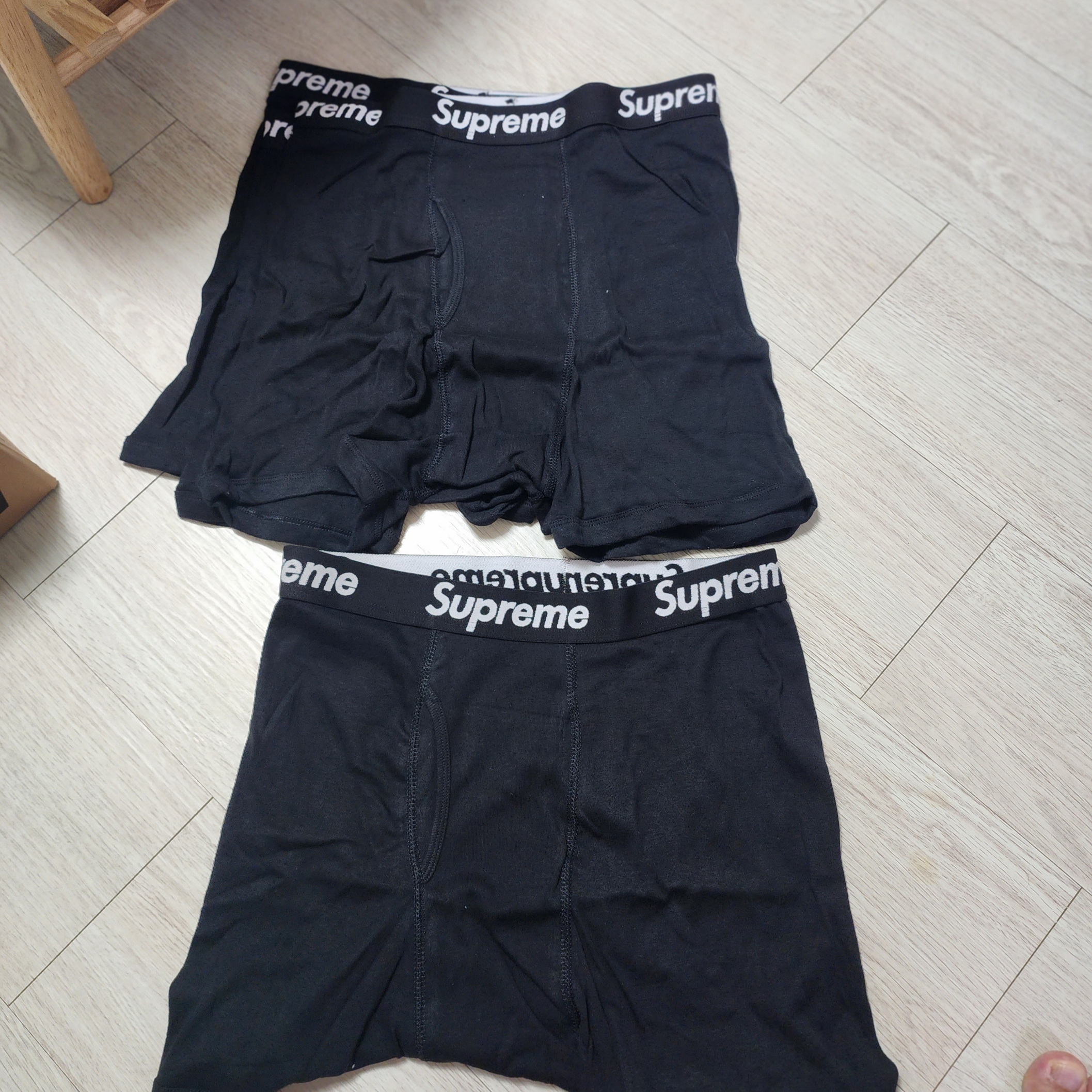 Supreme Hanes Boxer Briefs Black (4 Pack) 착용 스타일 - 2