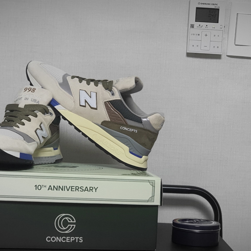 New Balance x Concepts 998 Made in USA Sea Salt Covert Green 착용 스타일 - 4