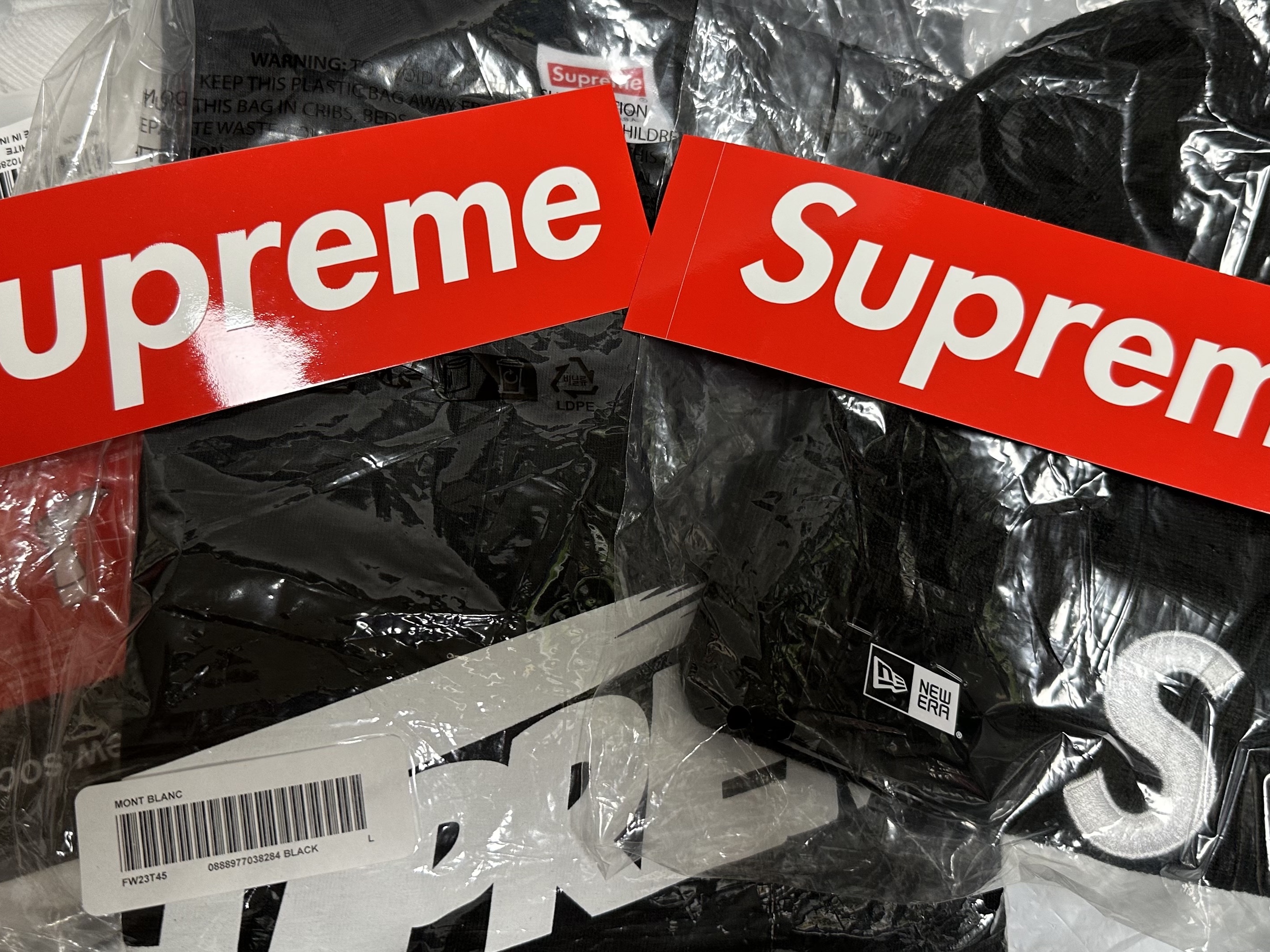 Supreme Hanes Crew Socks White (4 Pack), Supreme New Era S Logo Beanie Black - 23FW 착용 스타일