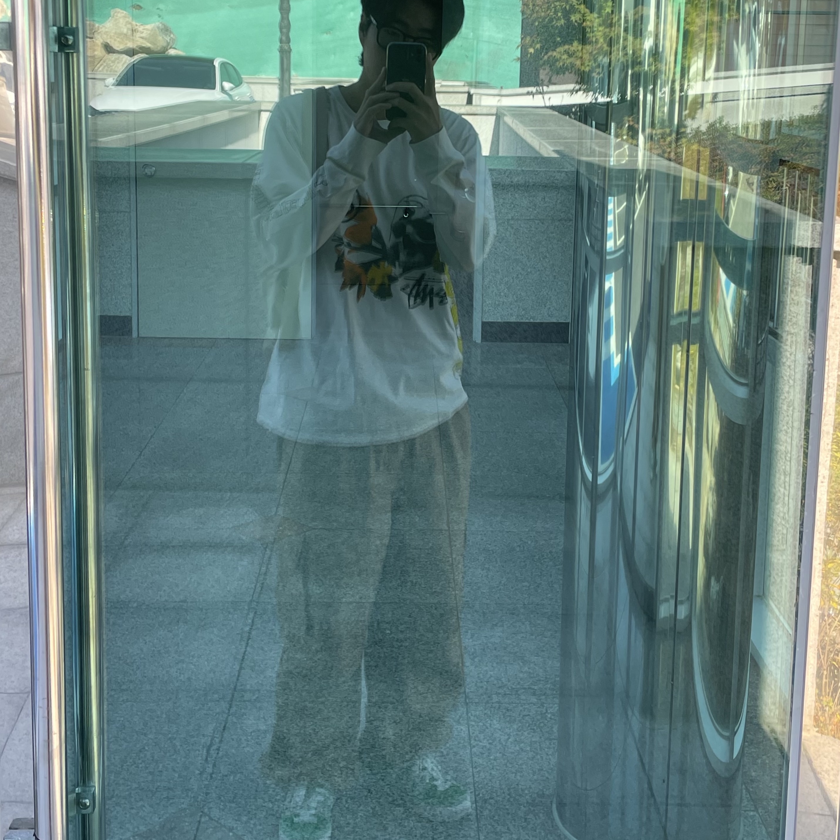 Adidas Adimatic Green, Stussy Strike Pigment Dyed LS T-Shirt Natural 착용 스타일 - 1