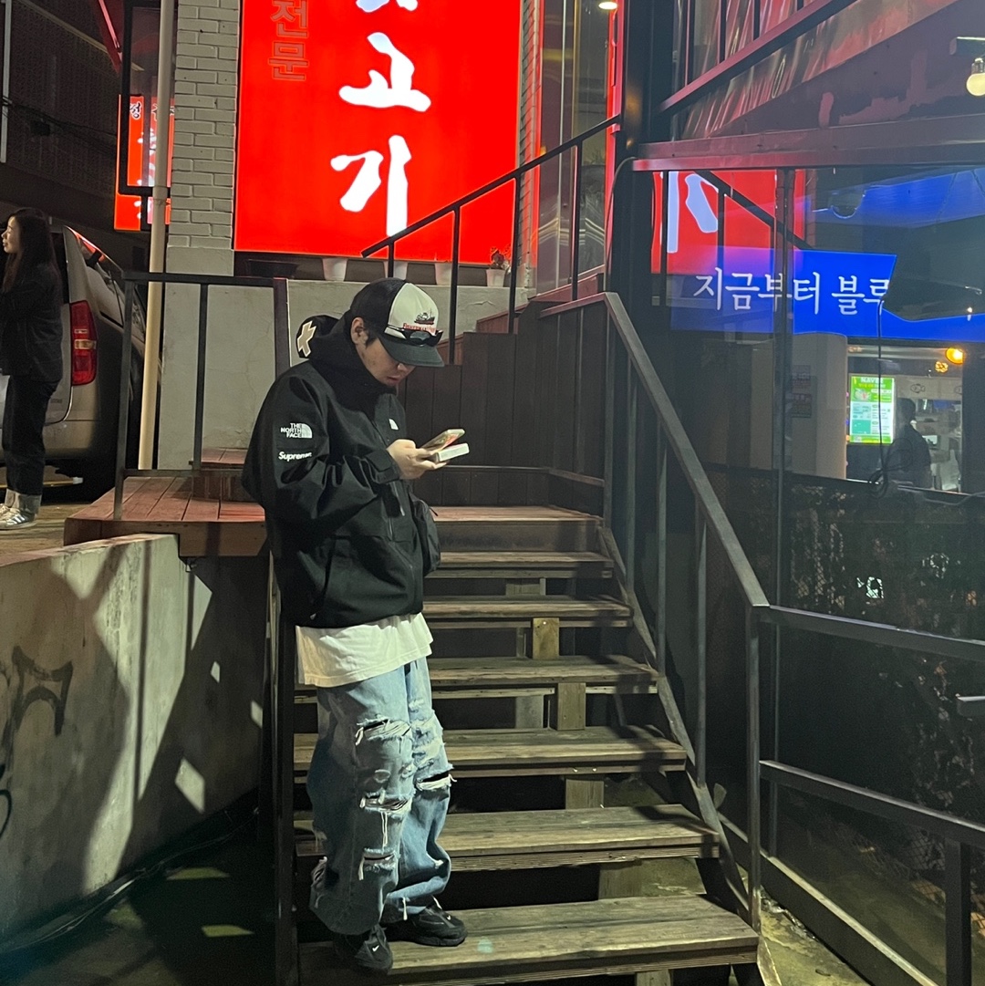 Nike x Supreme Shox Ride 2 SP Black, Supreme x The North Face Summit Series Rescue Mountain Pro Jacket Black - 22SS 착용 스타일