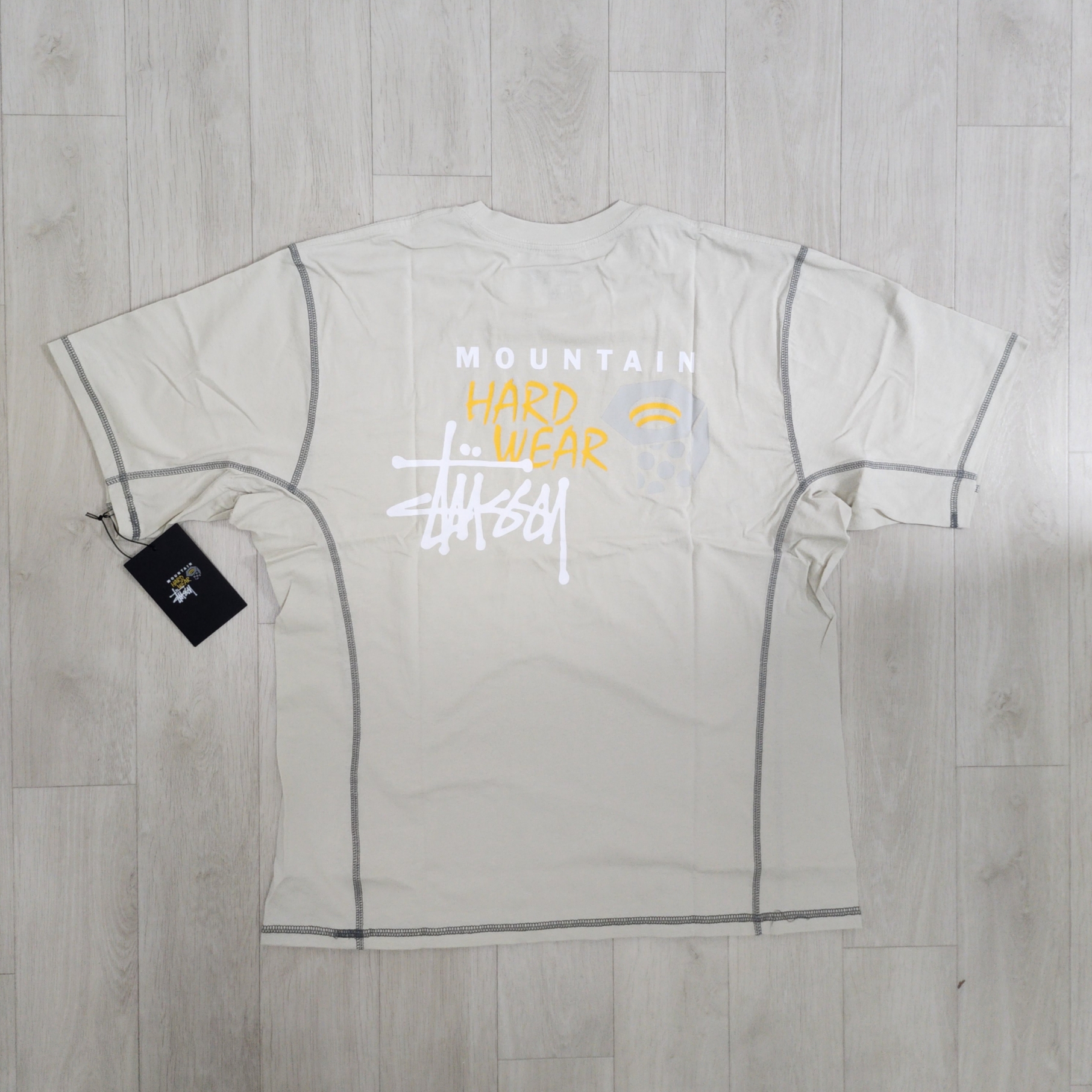 Stussy x Mountain Hardwear T-Shirt Stone 착용 스타일 - 1