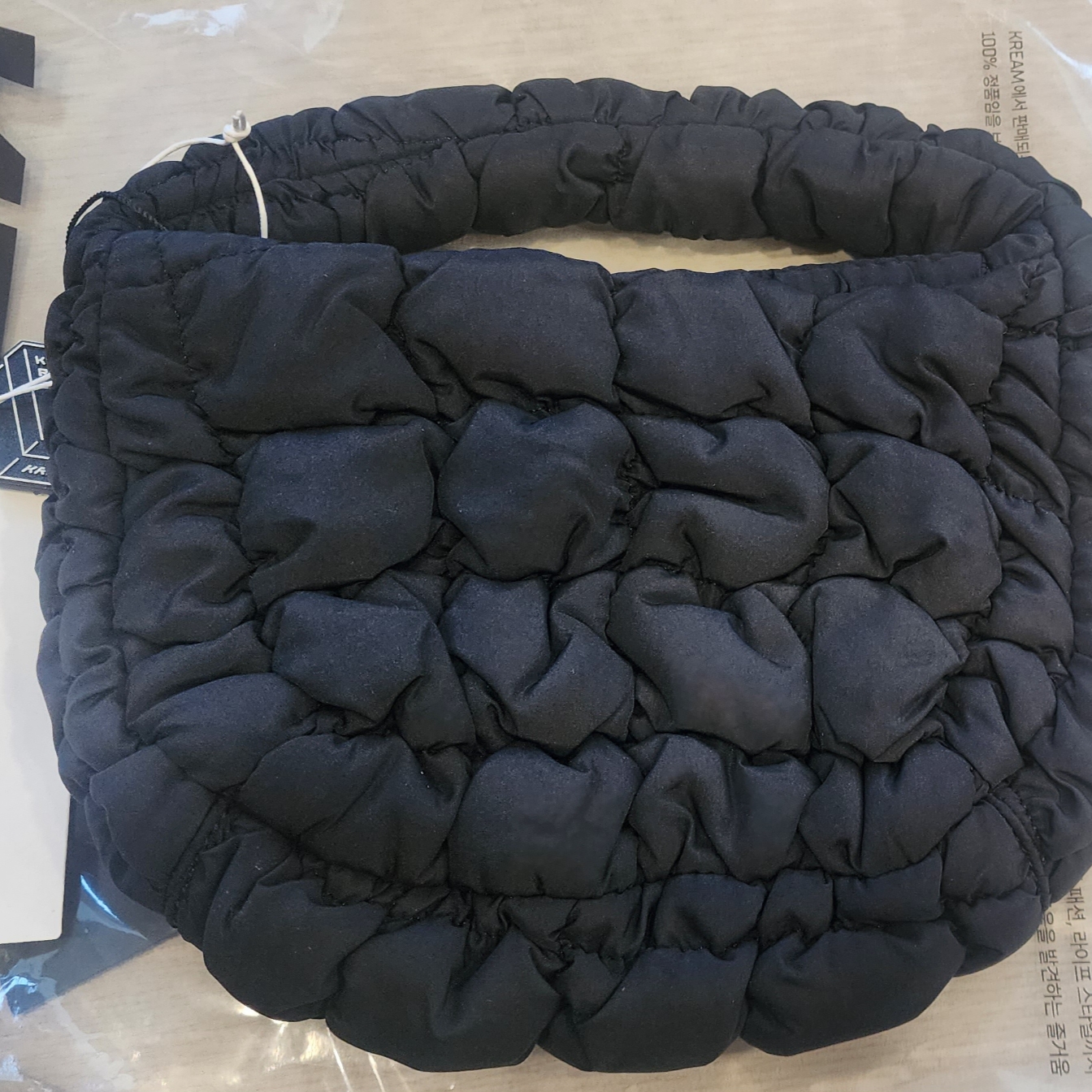 COS Quilted Micro Bag Black 착용 스타일