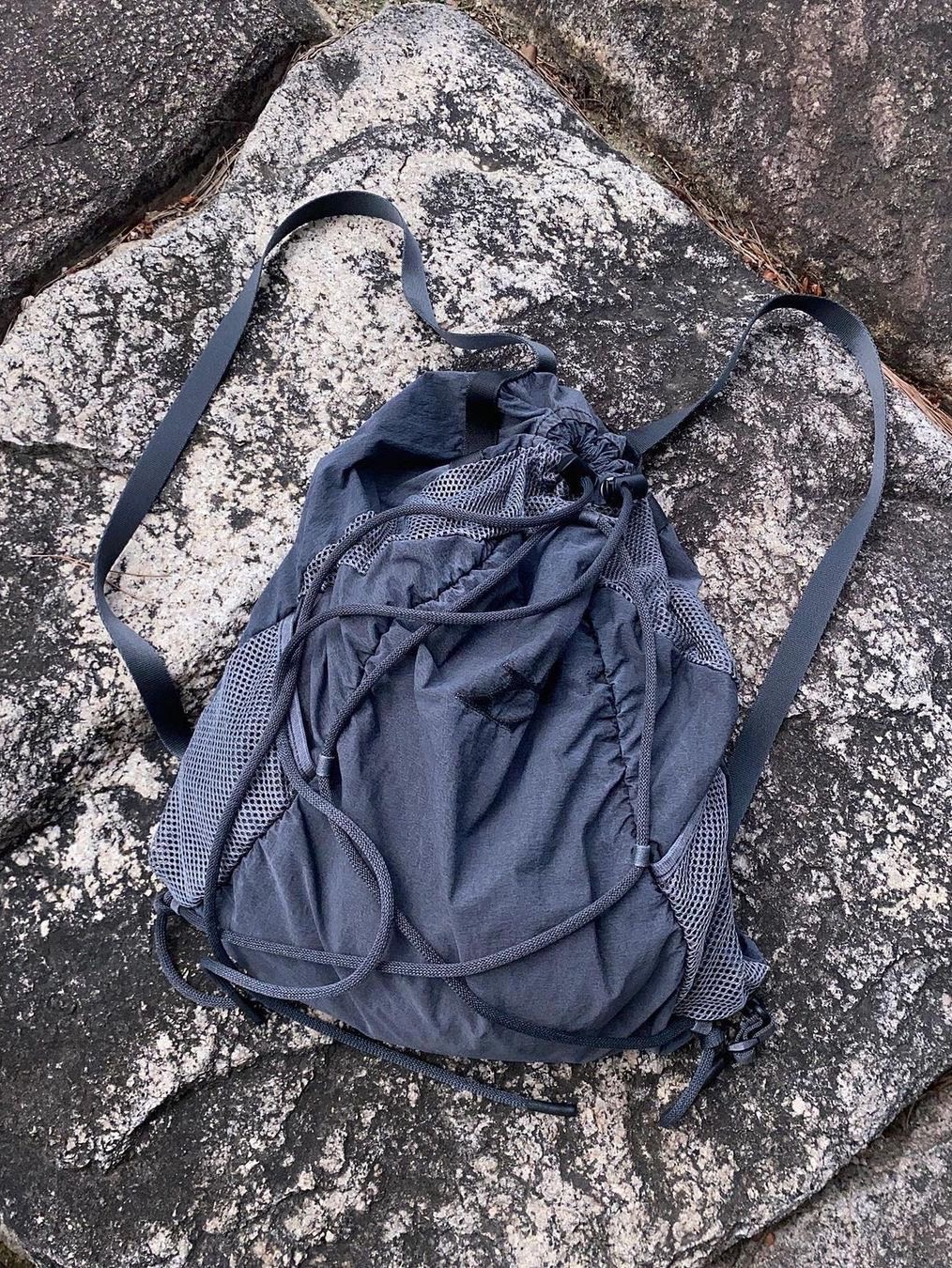Icyto Logo String Backpack White, Icyto Logo String Backpack Black 착용 스타일