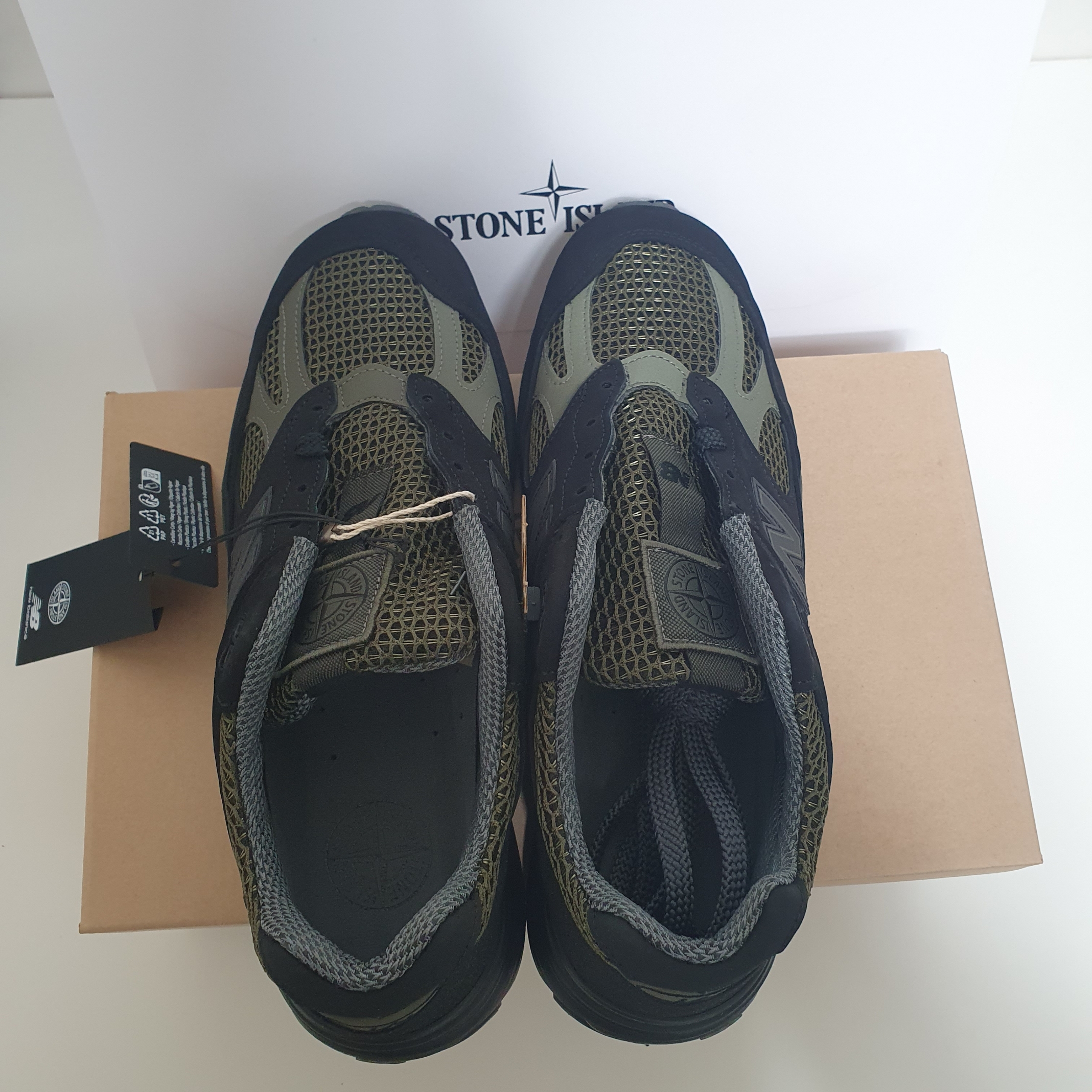 New Balance x Stone Island 991v2 Made in UK Black Olive Night 착용 스타일 - 3