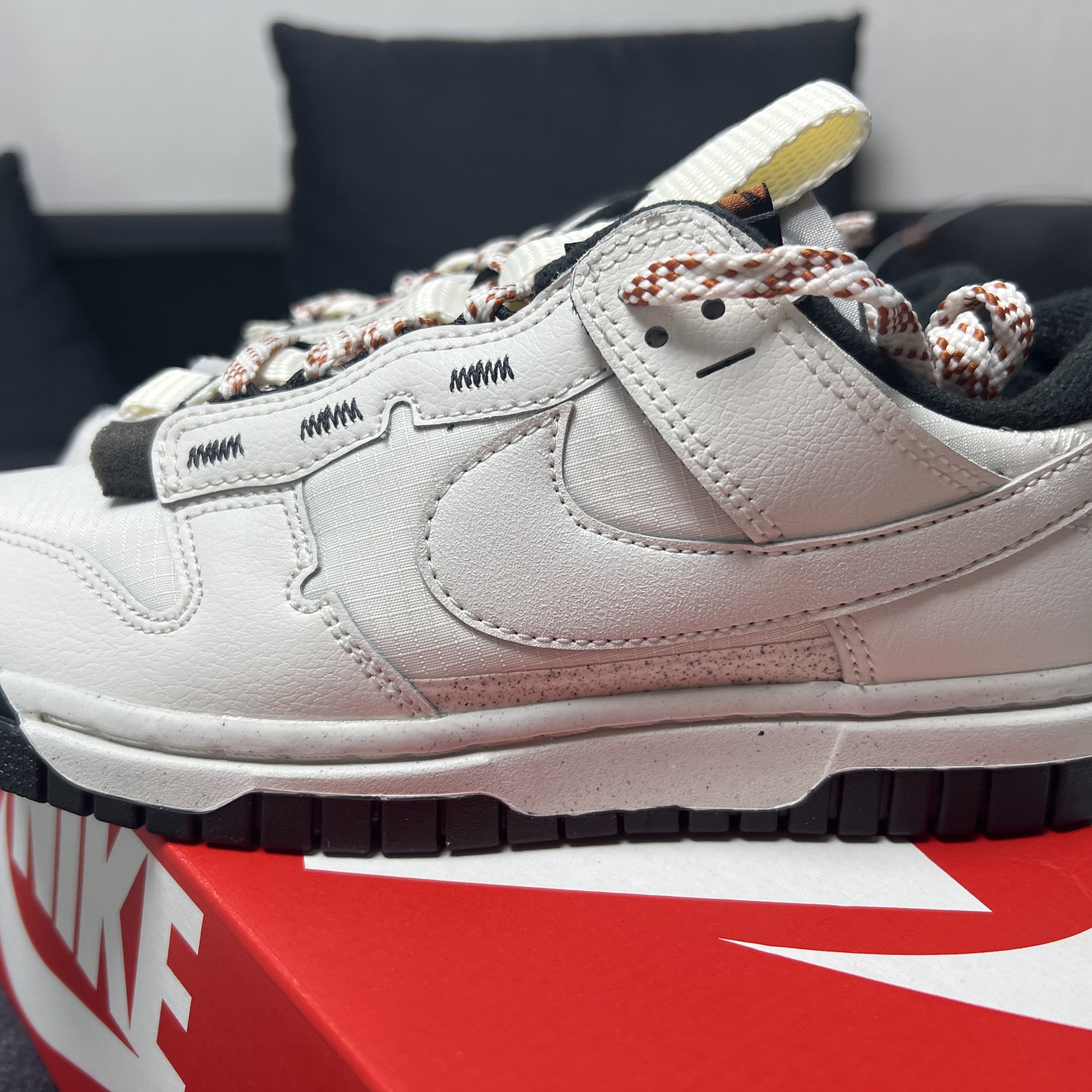 Nike Air Dunk Jumbo Phantom Black Dark Russet 착용 스타일 - 2