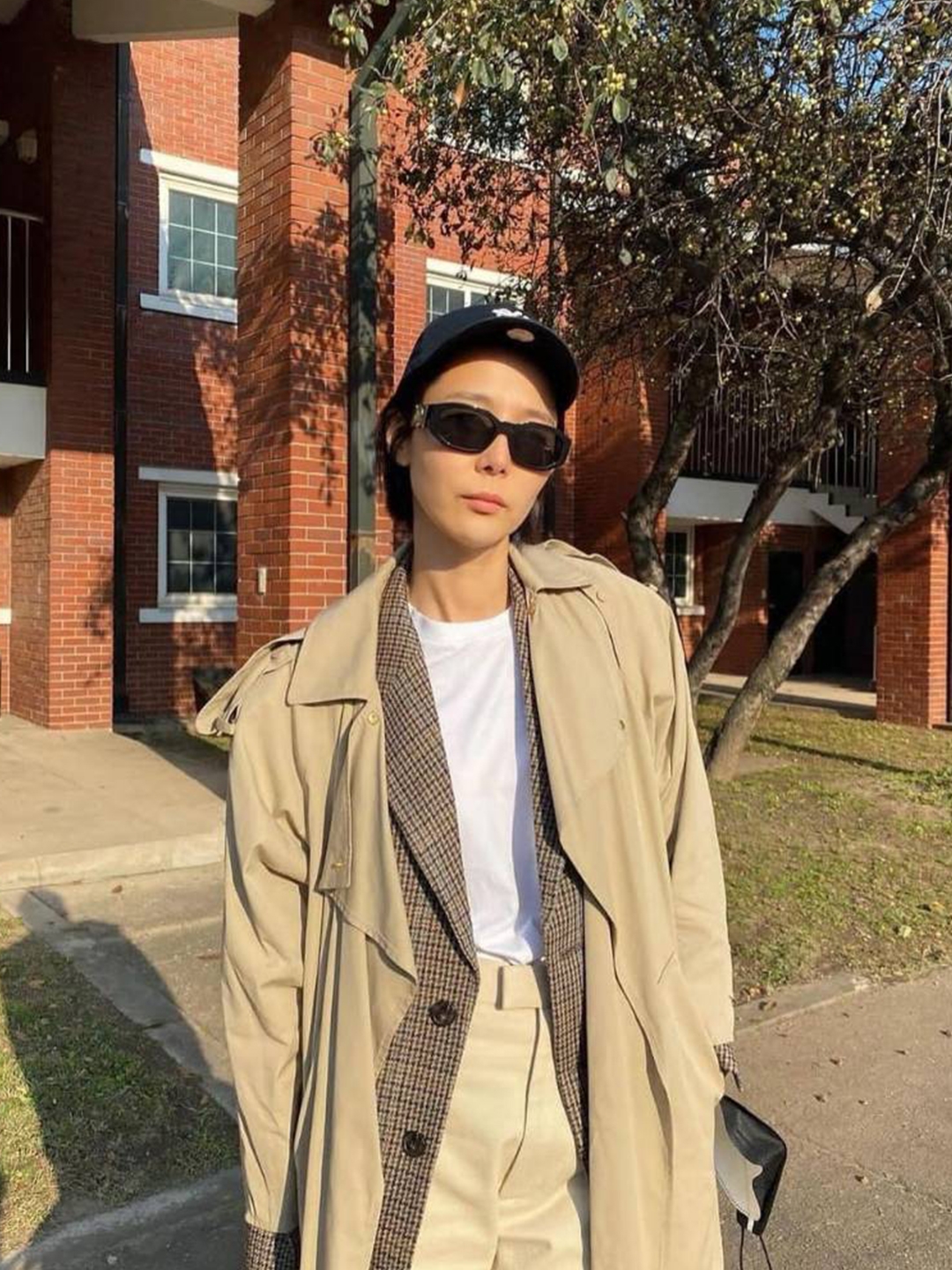 (W) Burberry Kensington Heritage Trench Coat Honey, (W) Burberry Check Panel Cotton Gabardine Trench Coat Camel 착용 스타일 - 4