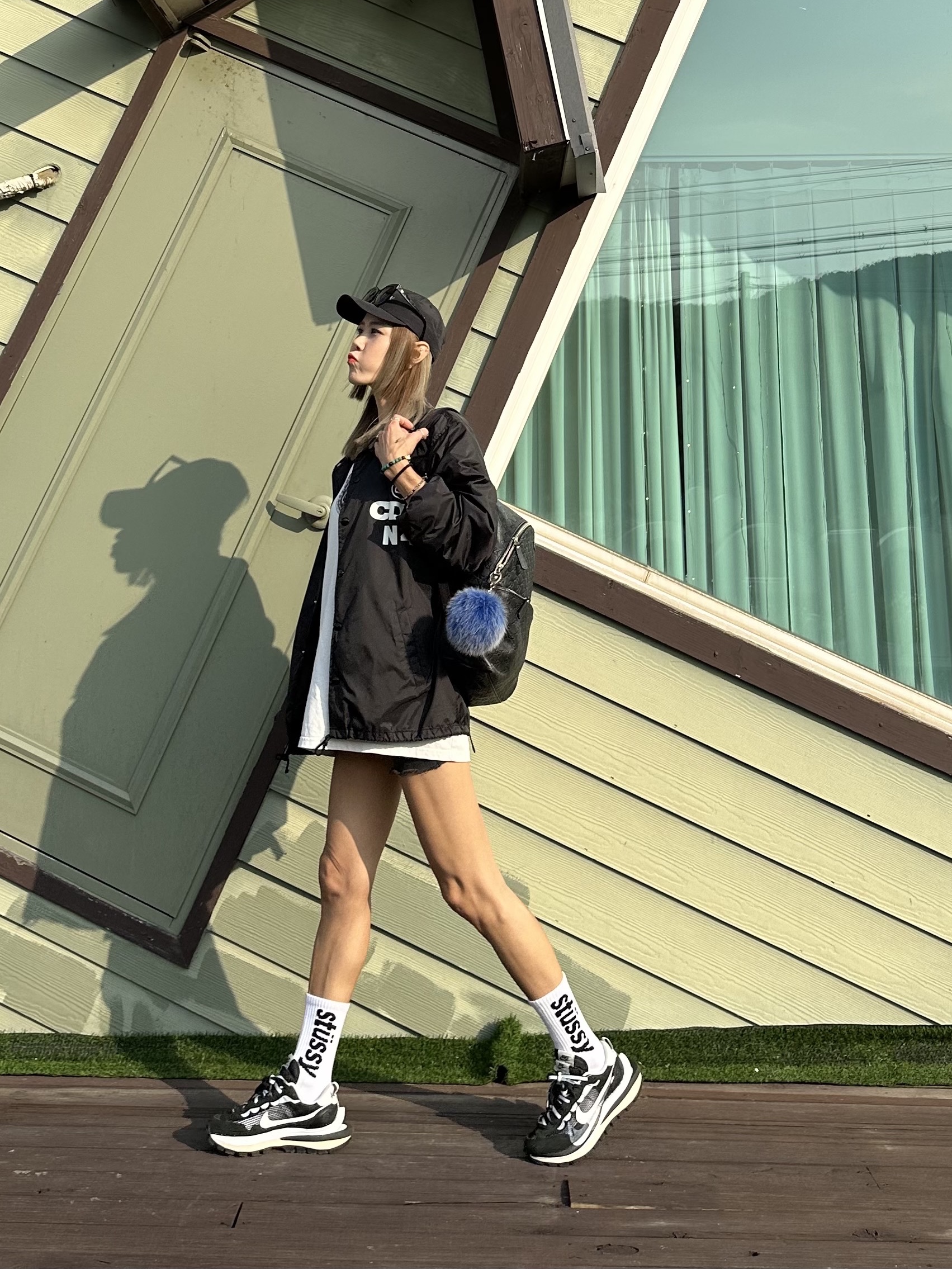 CDG x Stussy Coach Jacket Black, Nike x Stussy Big Swoosh LS T-Shirt White - US/EU 착용 스타일 - 2