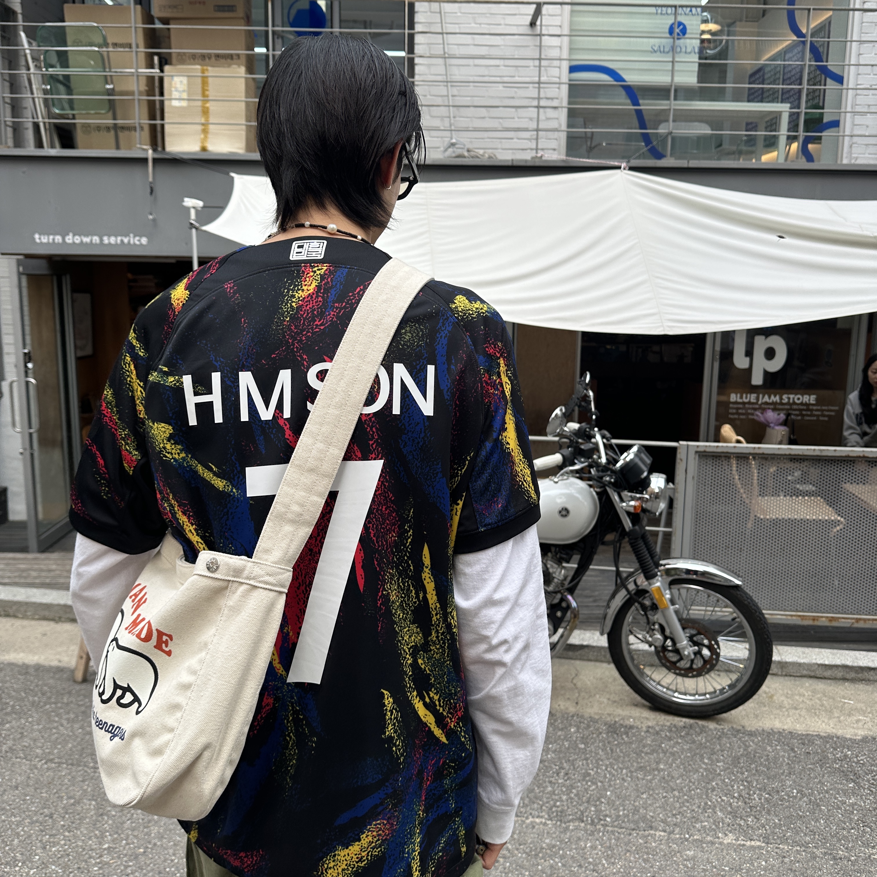 Human Made Paperboy Bag White 착용 스타일 - 2