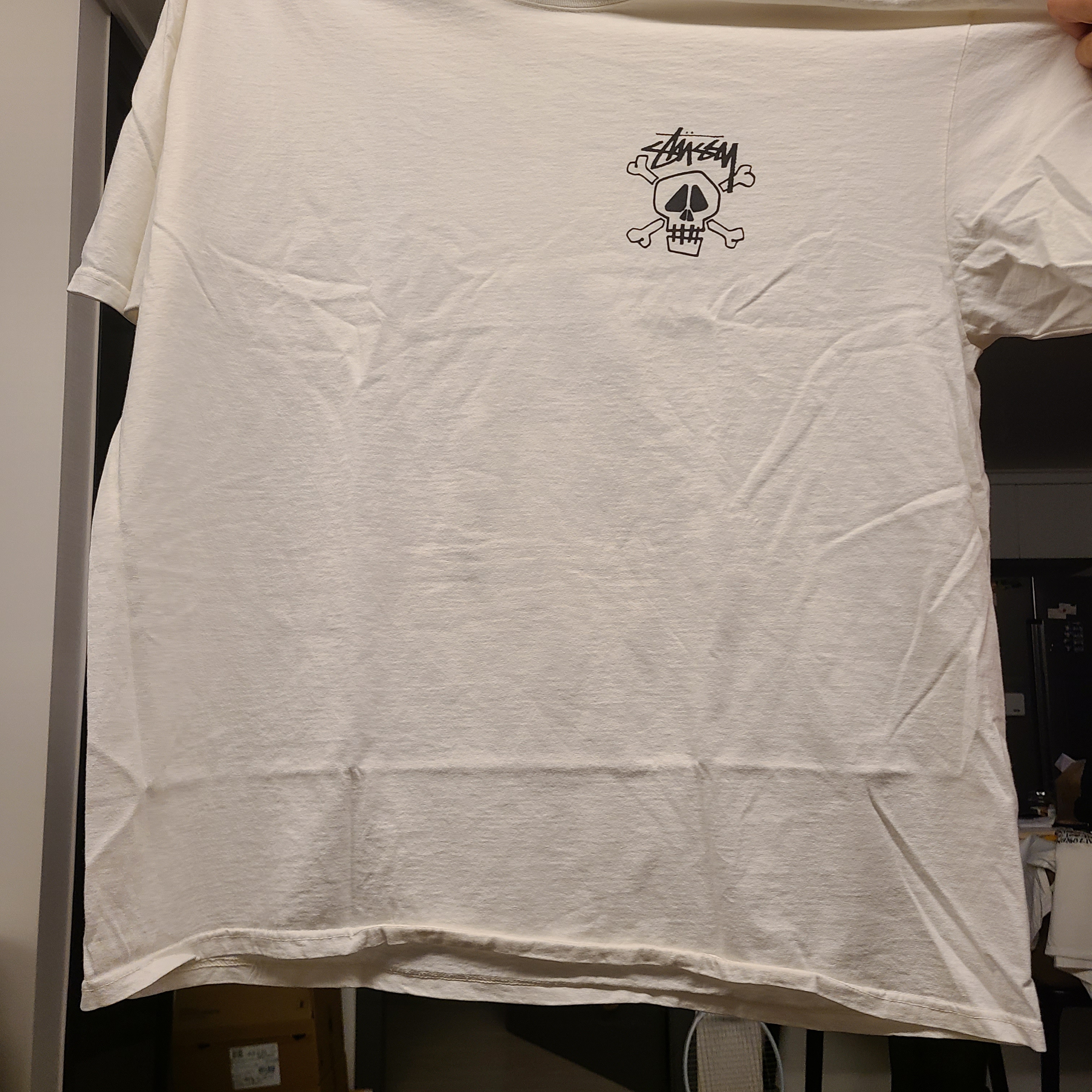 Stussy Skull & Bones Pigment Dyed T-Shirt Natural 착용 스타일 - 1