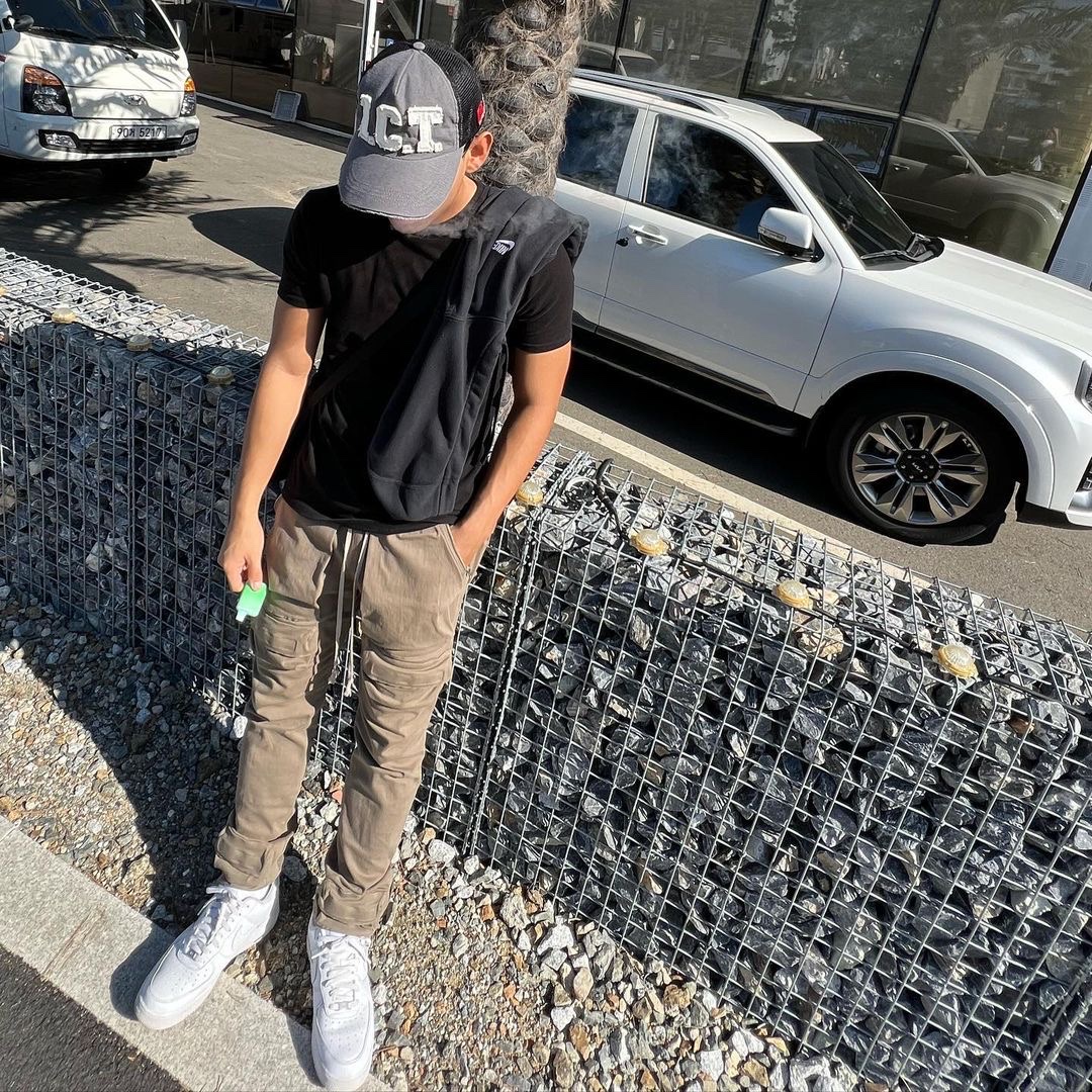 Icyto I.C.T. Trucker Cap Charcoal, Nike Air Force 1 '07 Low White 착용 스타일