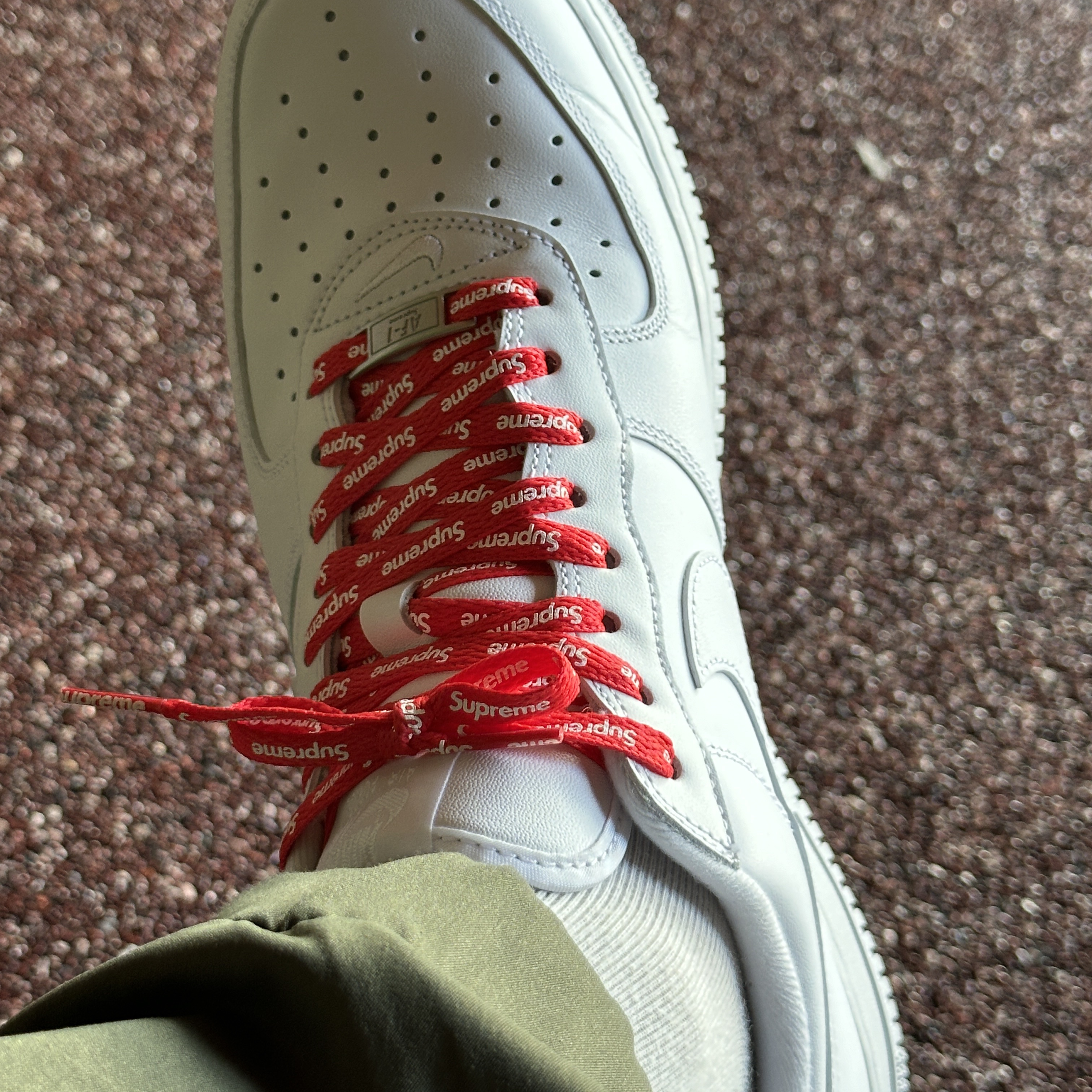 Nike x Supreme Air Force 1 Low White 착용 스타일
